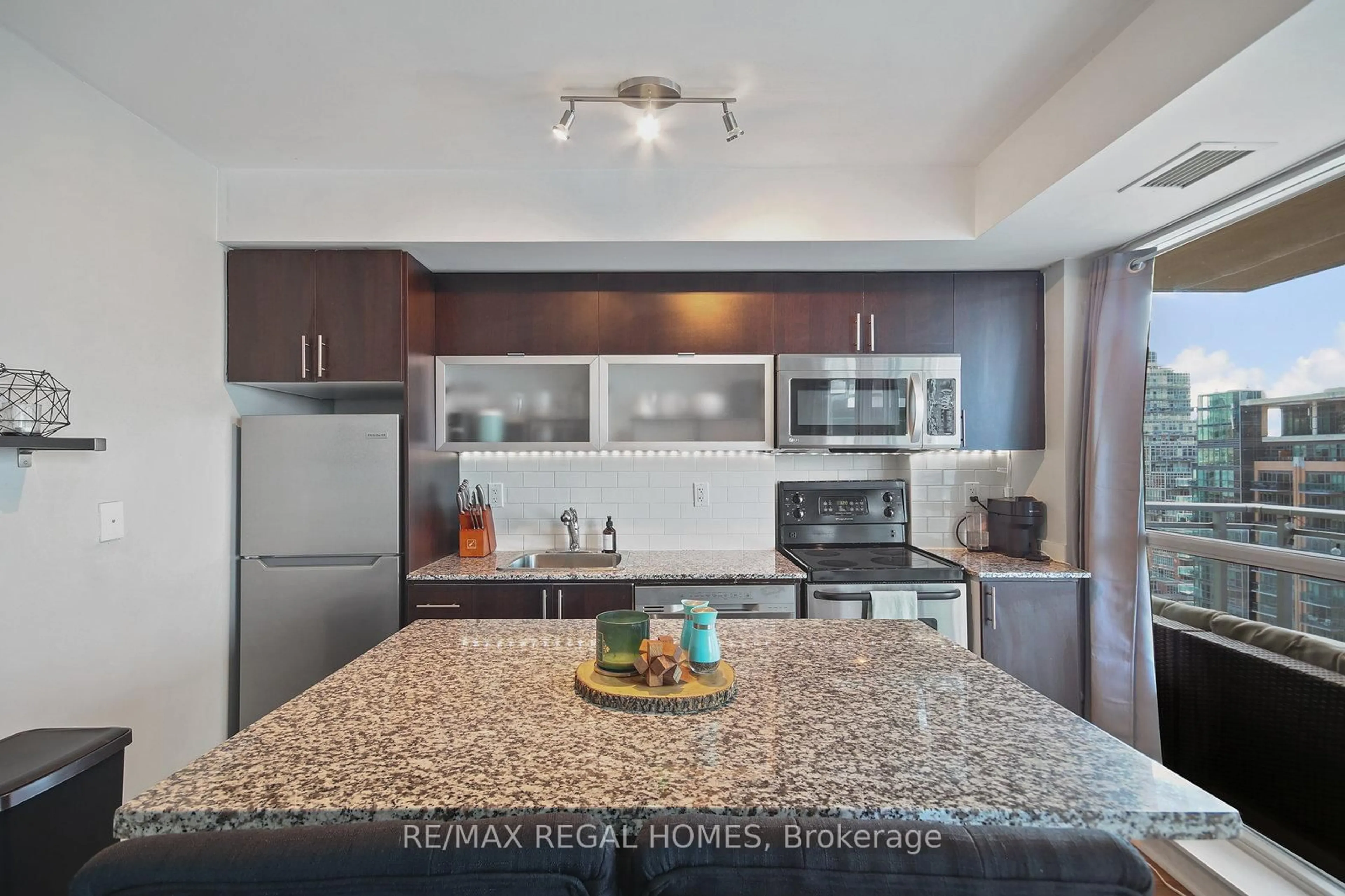 Unknown for 80 Western Battery Rd #1512, Toronto Ontario M6K 3S1