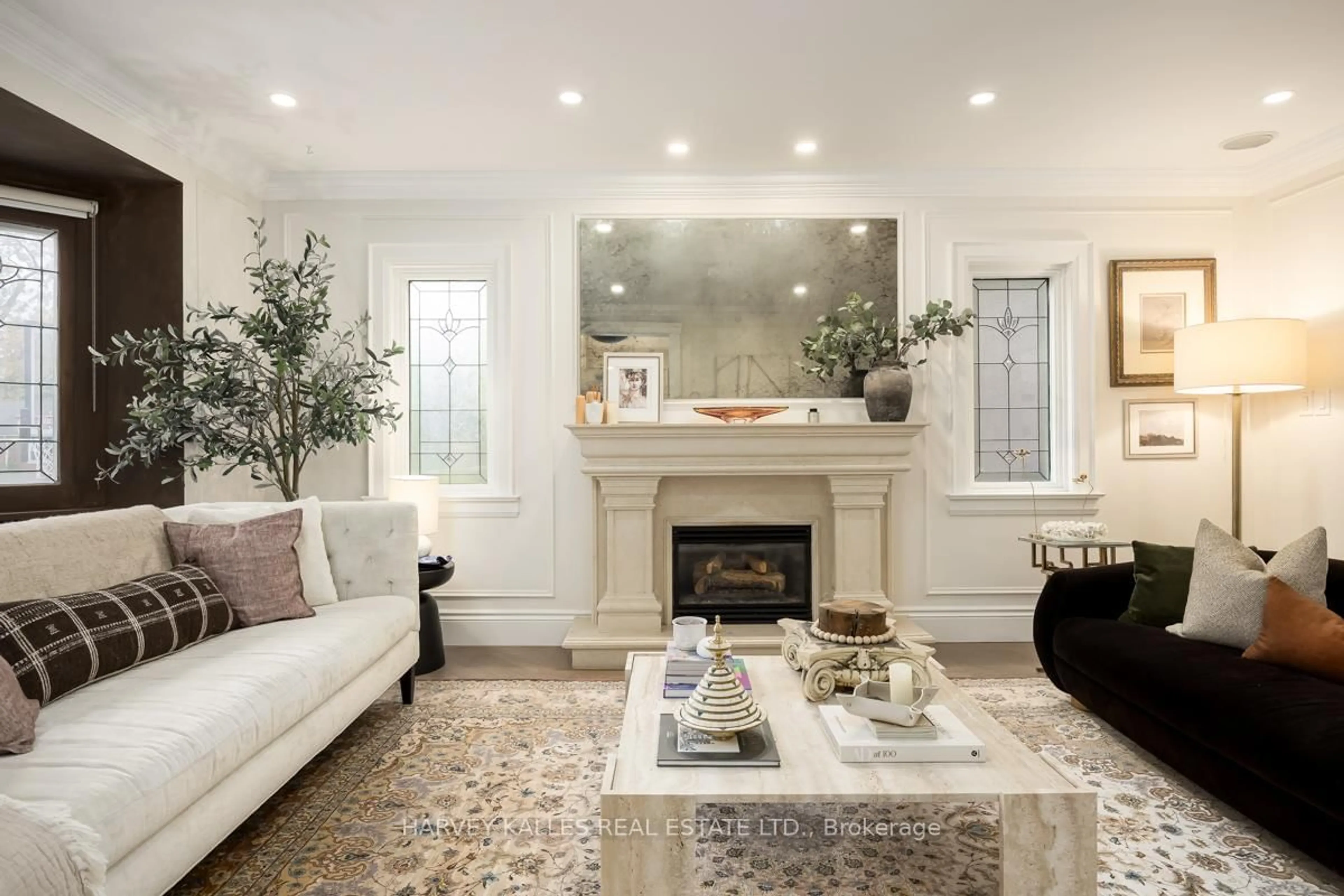 Living room with furniture, unknown for 52 Castle Knock Rd, Toronto Ontario M5N 1H3