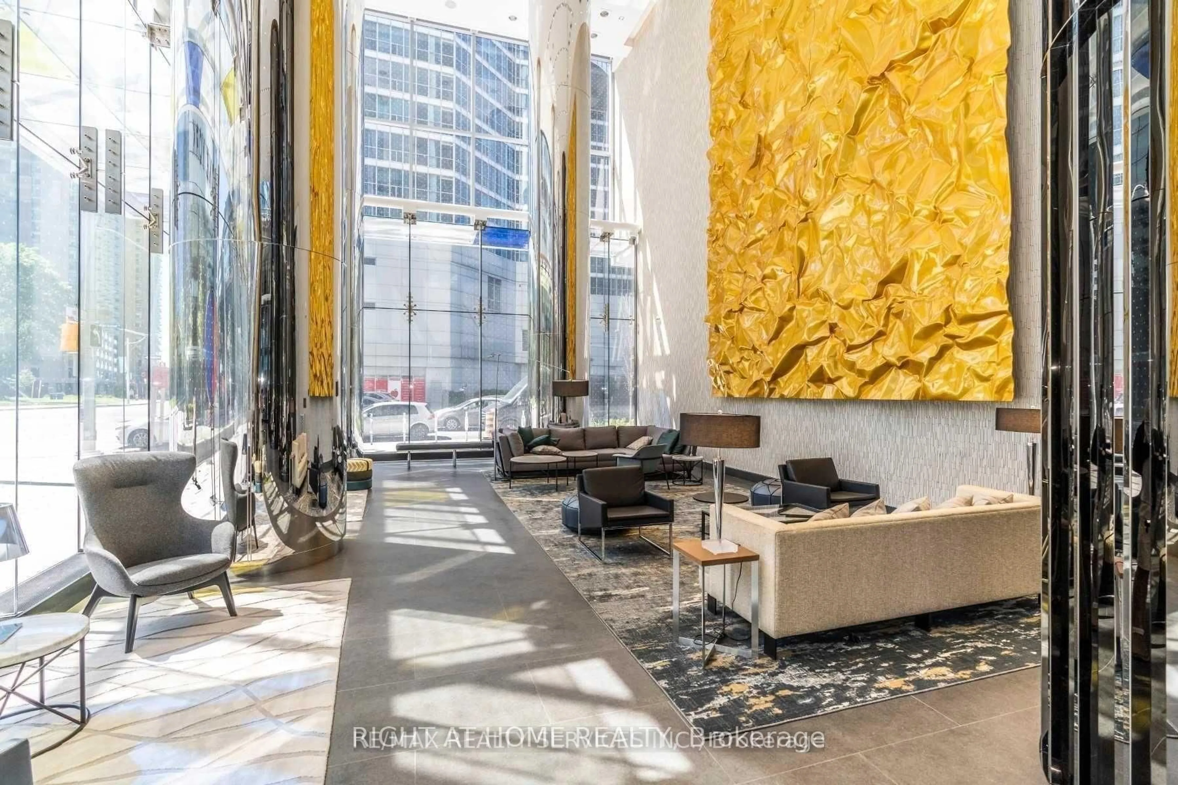 Lobby for 10 York St #3712, Toronto Ontario M5J 2Z2
