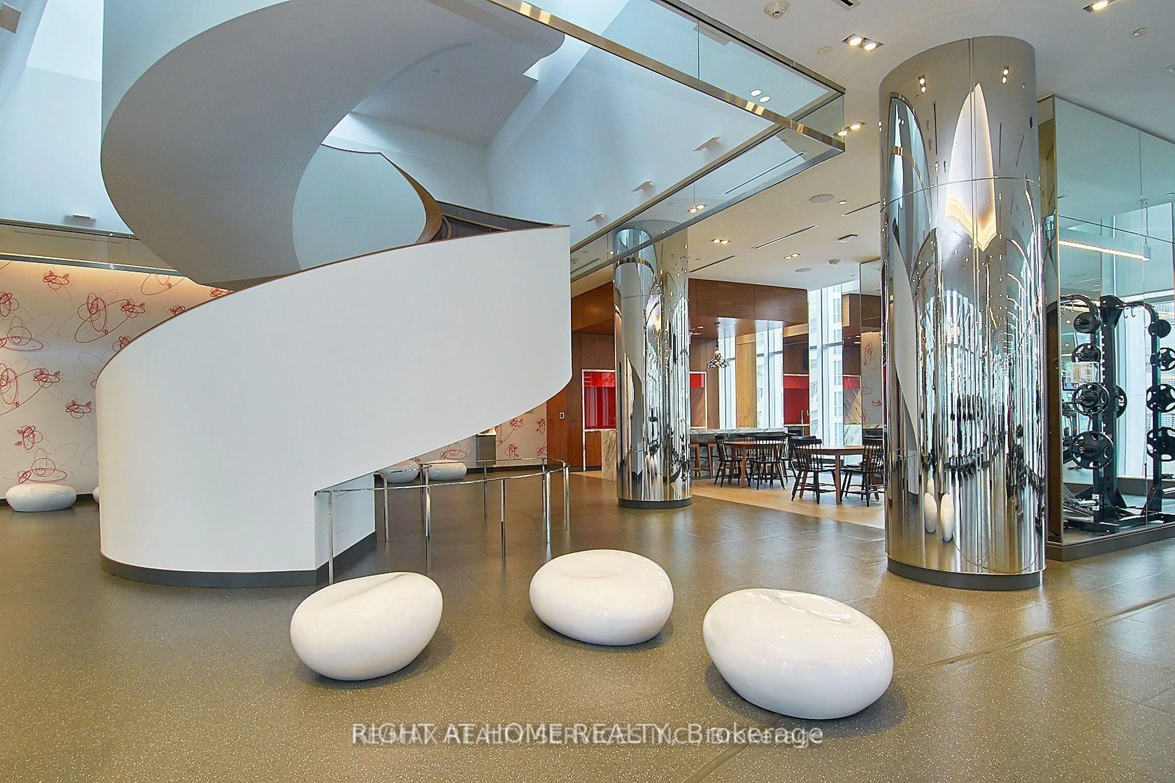 Indoor foyer for 10 York St #3712, Toronto Ontario M5J 2Z2