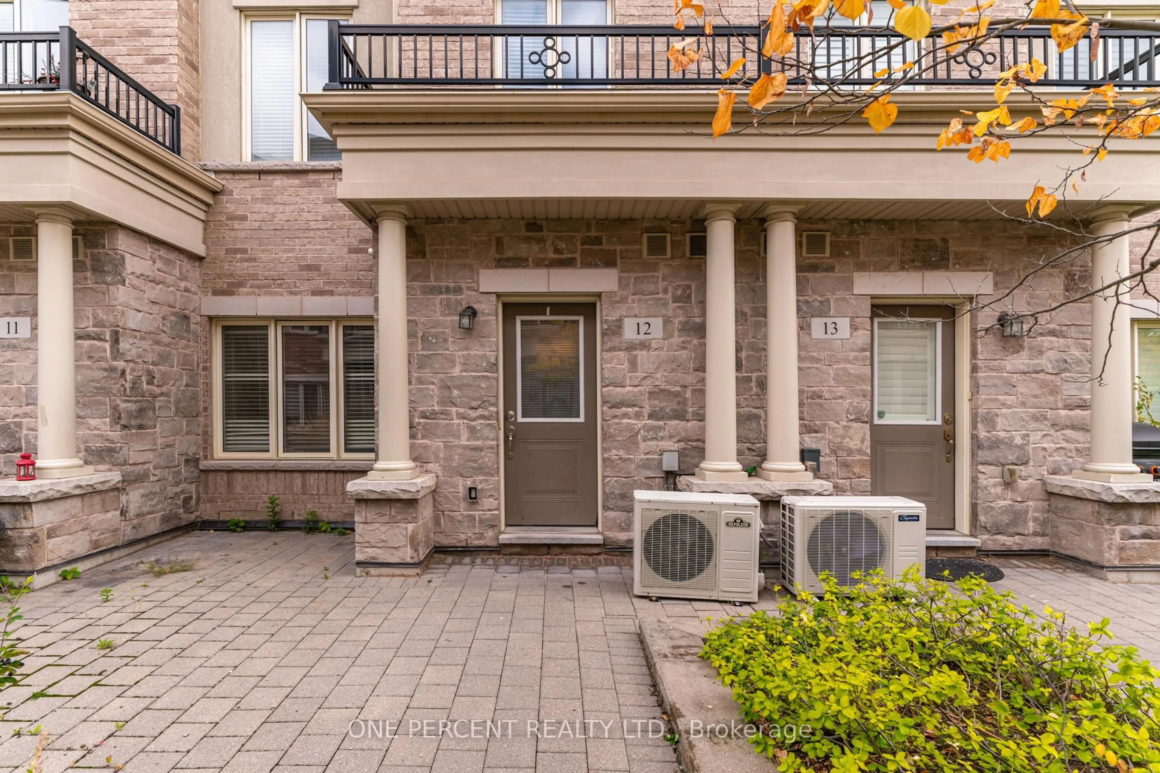 Patio, street for 25 Coneflower Cres #12, Toronto Ontario M2R 0A5