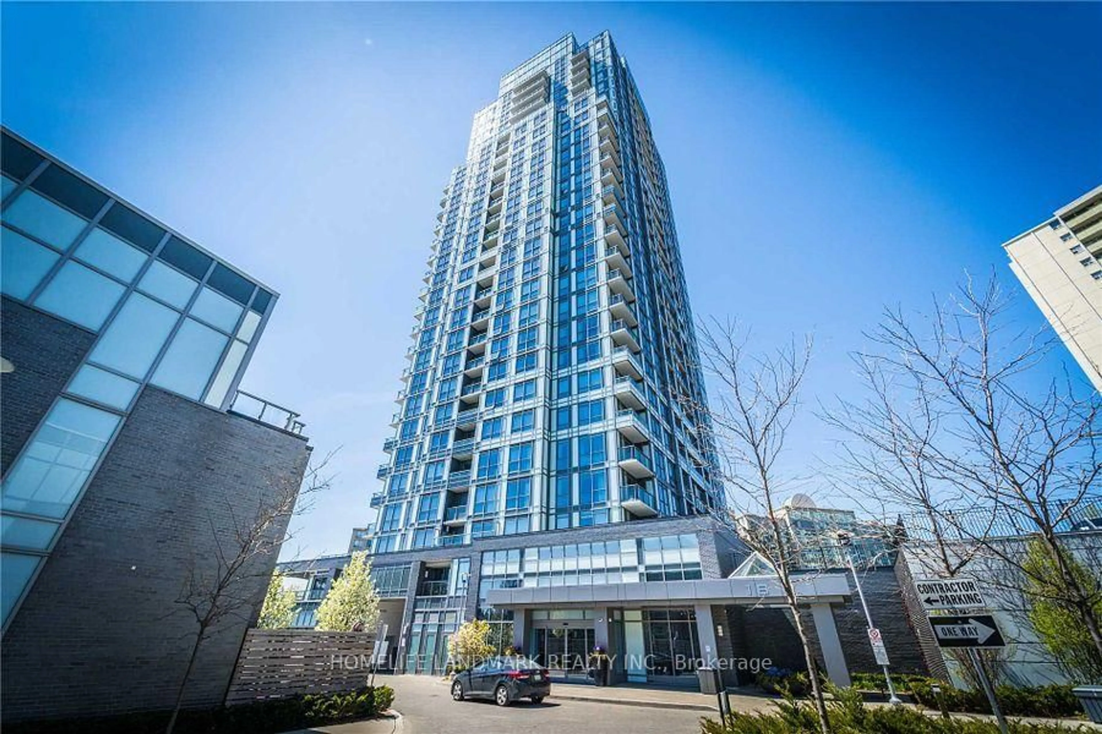 Indoor foyer for 18 Graydon Hall Dr #PH11, Toronto Ontario M3A 0A4