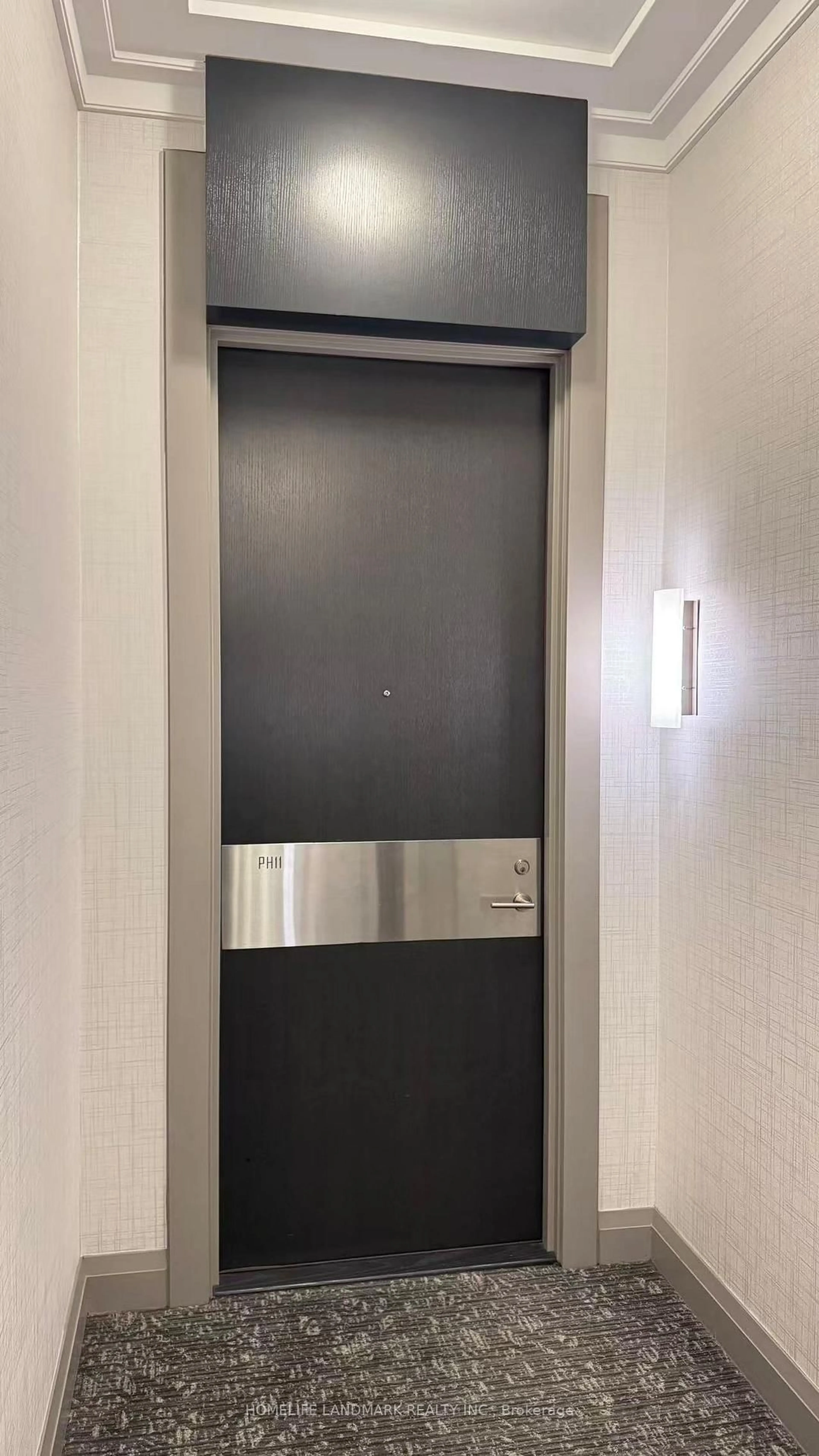 Indoor foyer for 18 Graydon Hall Dr #PH11, Toronto Ontario M3A 0A4