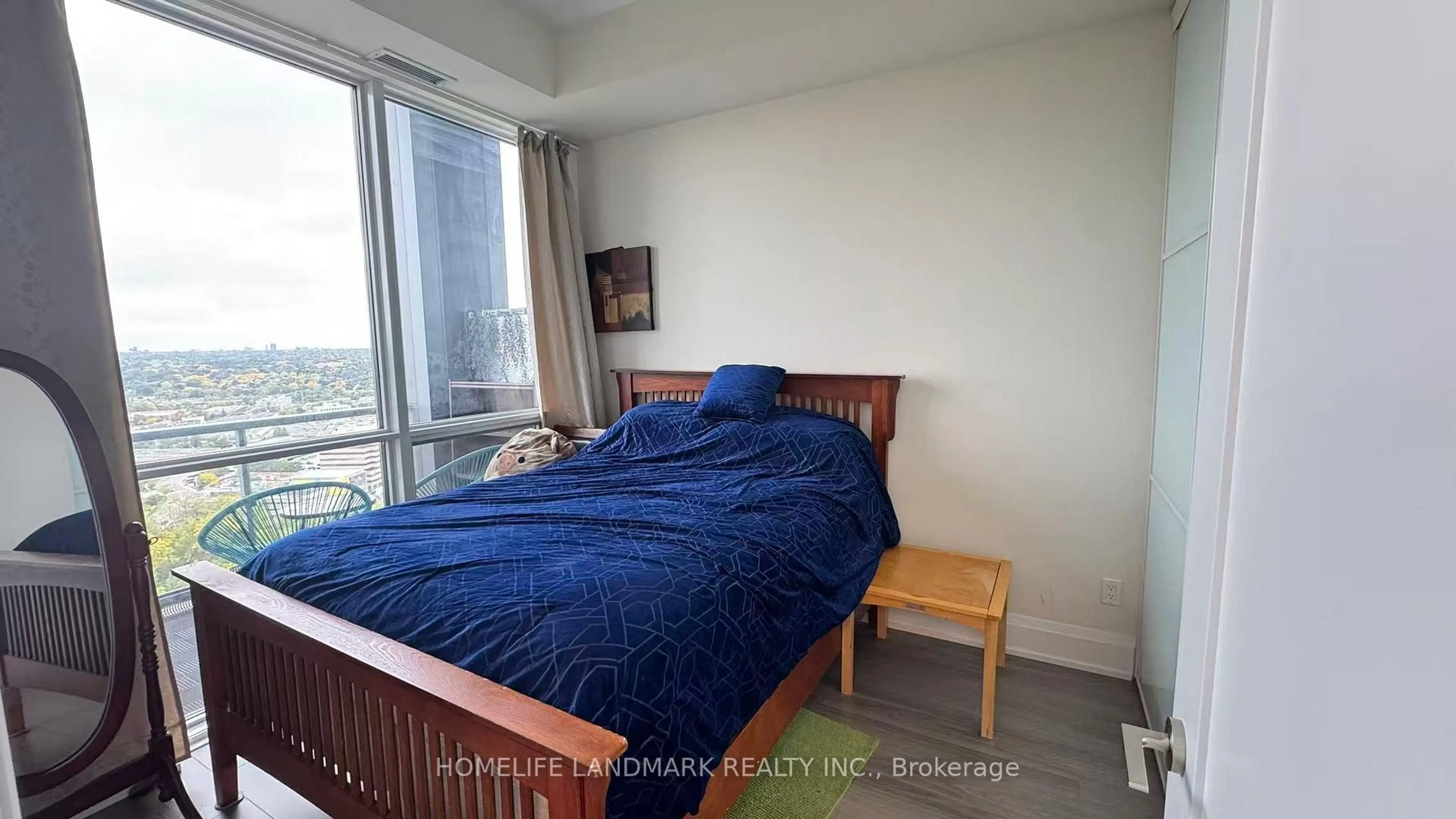 Bedroom with bed, wood/laminate floor for 18 Graydon Hall Dr #PH11, Toronto Ontario M3A 0A4
