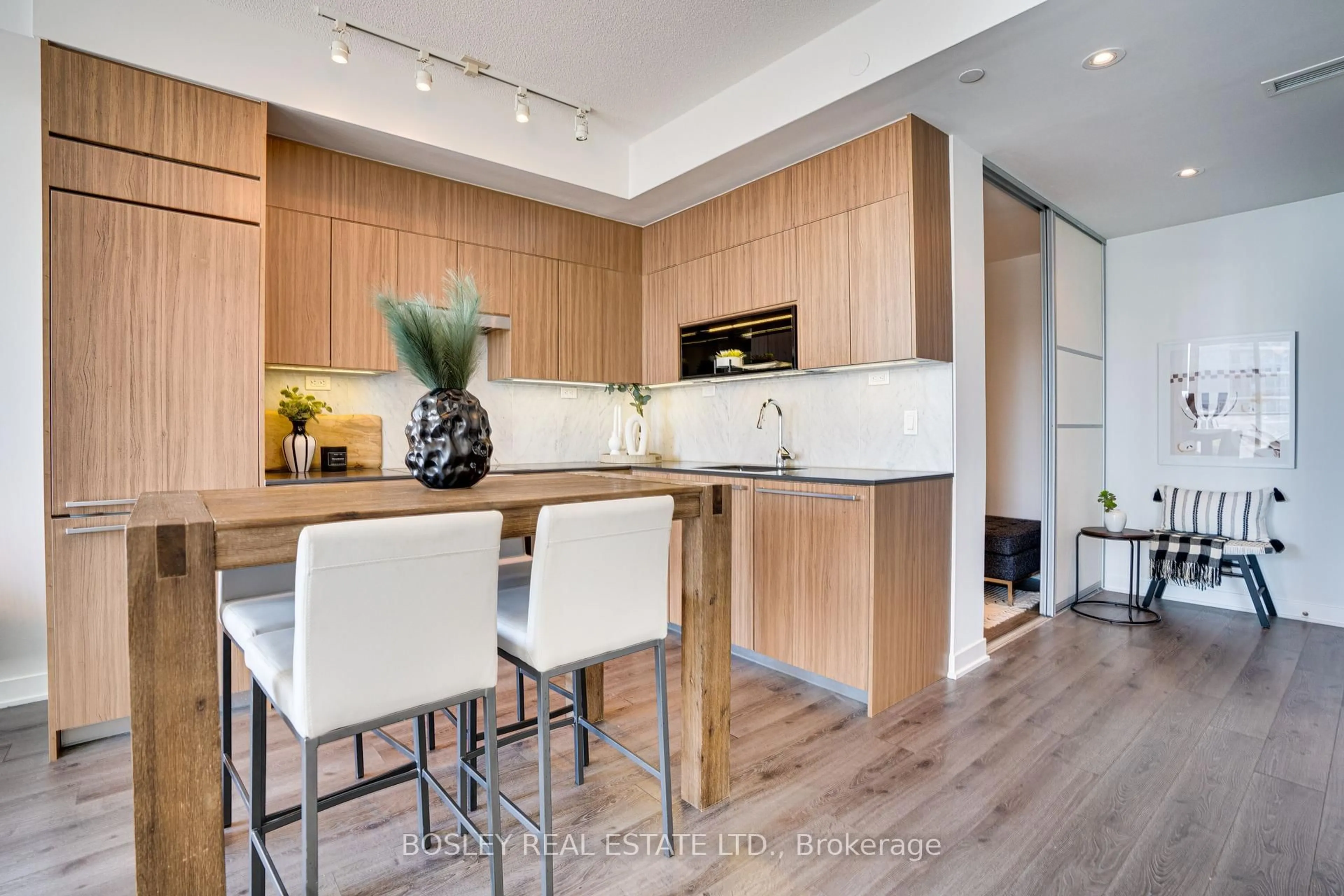 Contemporary kitchen, wood/laminate floor for 70 Queens Wharf Rd #3315, Toronto Ontario M5V 0J2