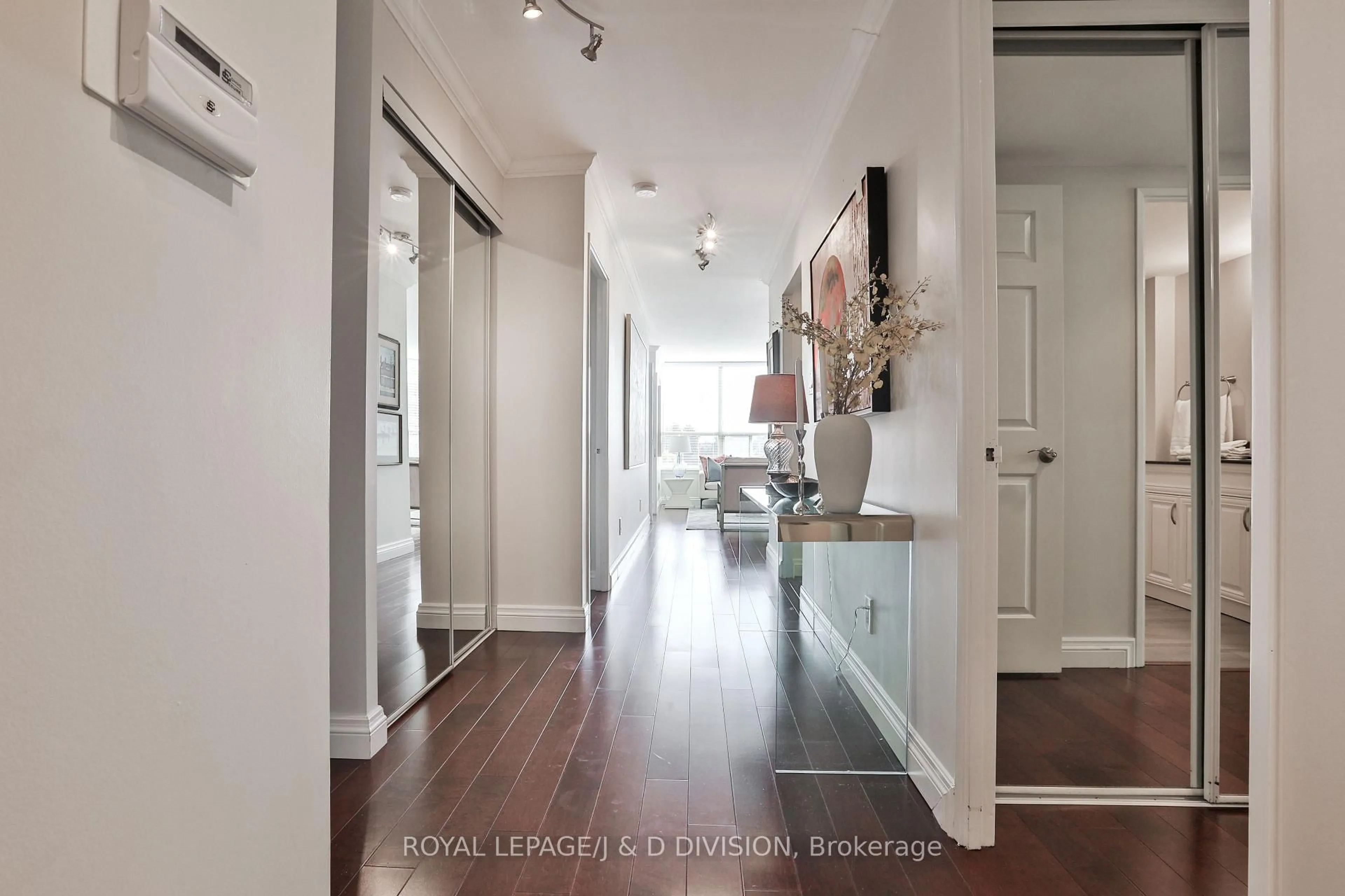 Indoor entryway for 268 Ridley Blvd #515, Toronto Ontario M5M 4N3