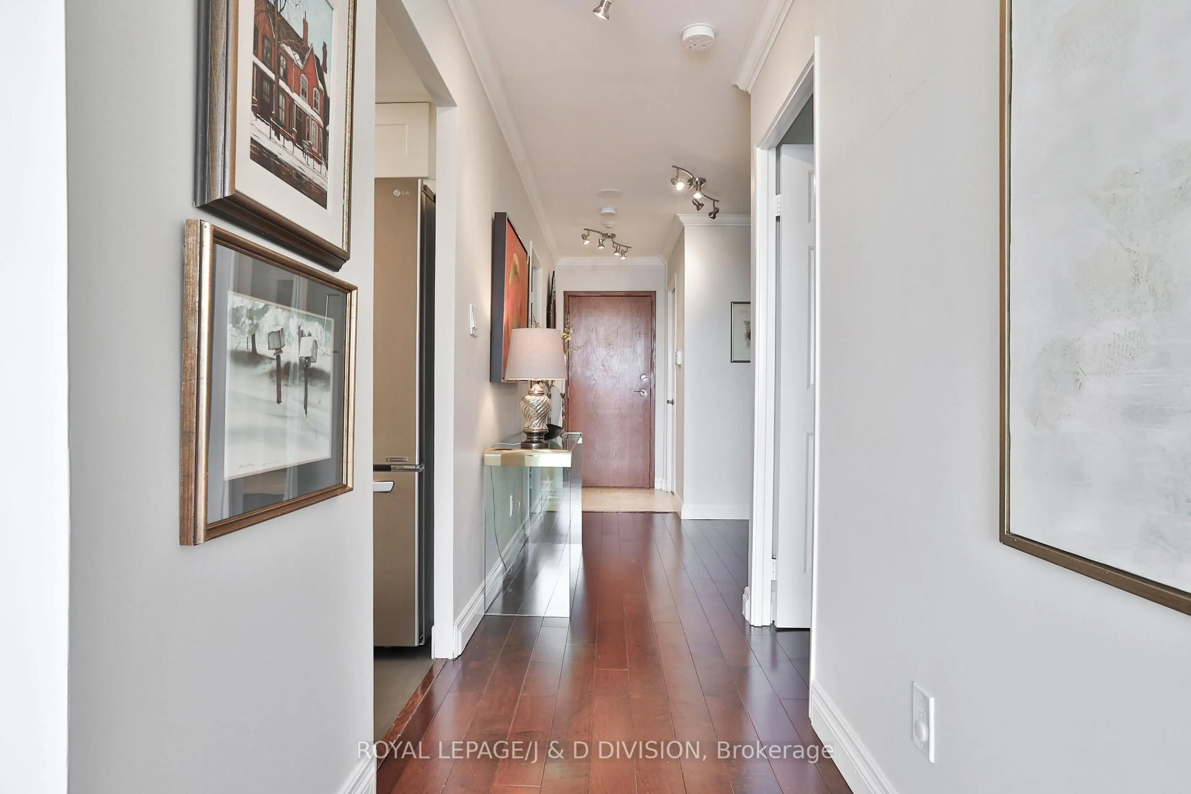 Indoor entryway for 268 Ridley Blvd #515, Toronto Ontario M5M 4N3