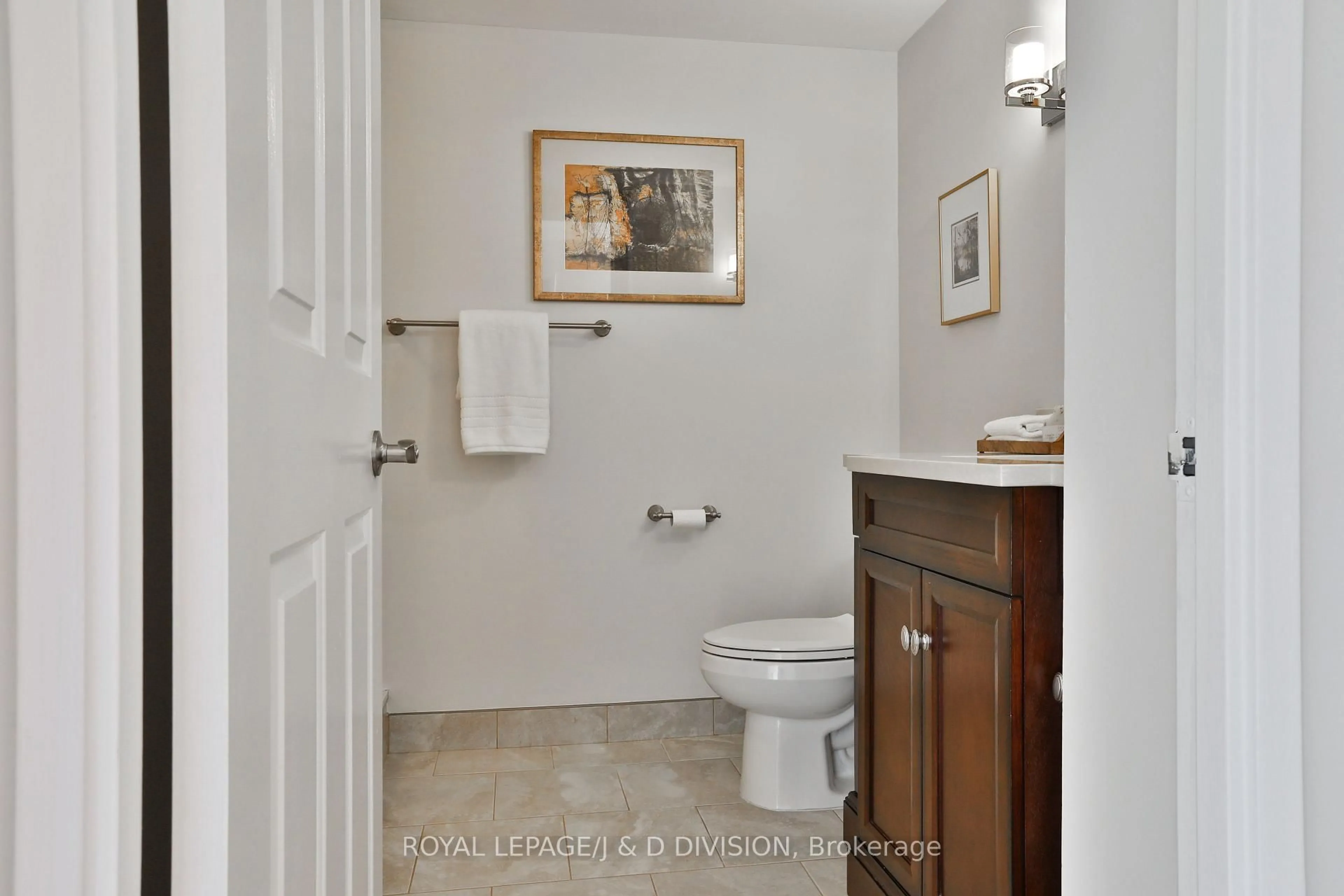 Standard bathroom, ceramic/tile floor for 268 Ridley Blvd #515, Toronto Ontario M5M 4N3