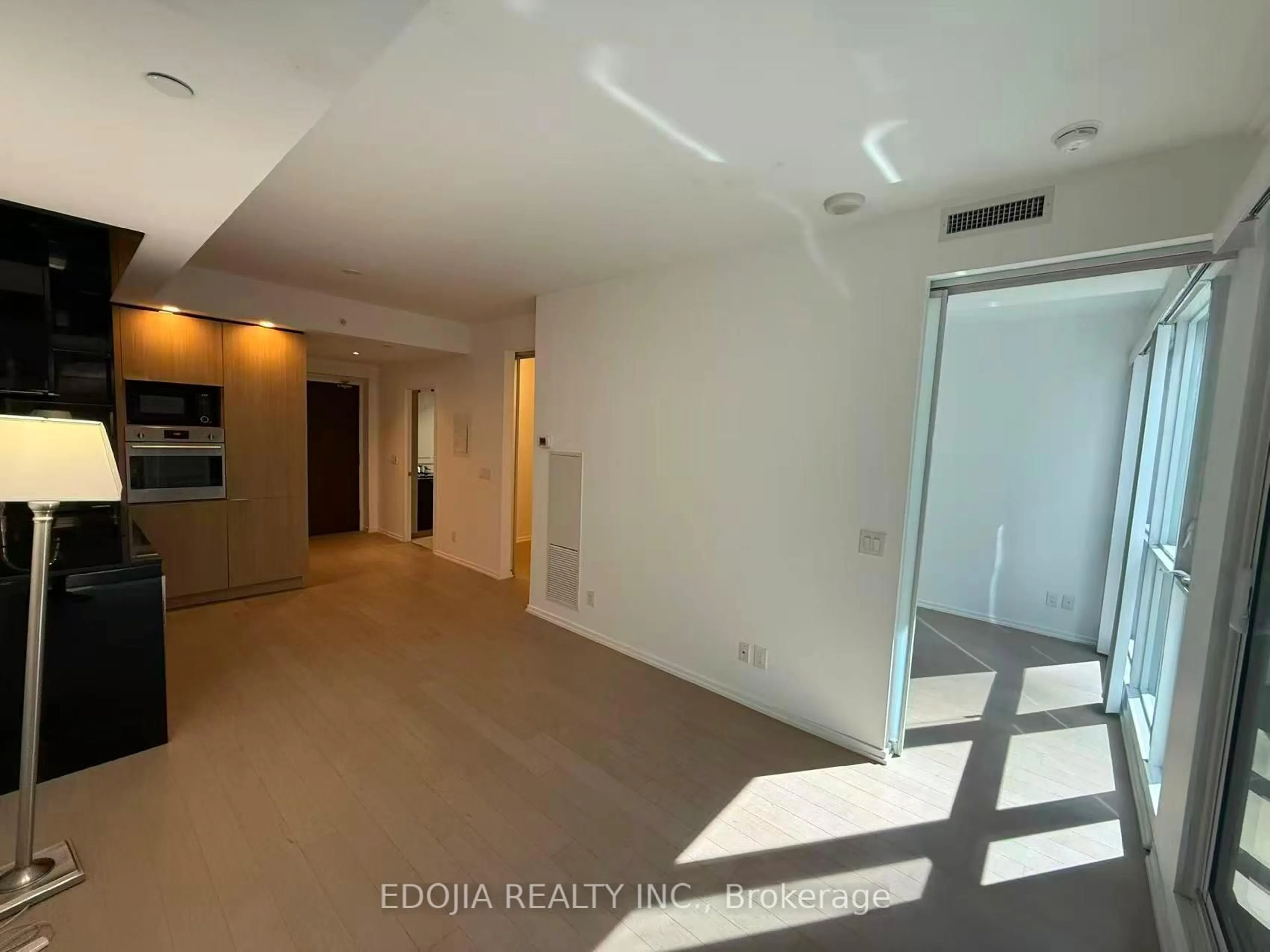 Unknown for 70 Temperance St #2208, Toronto Ontario M5H 4E8