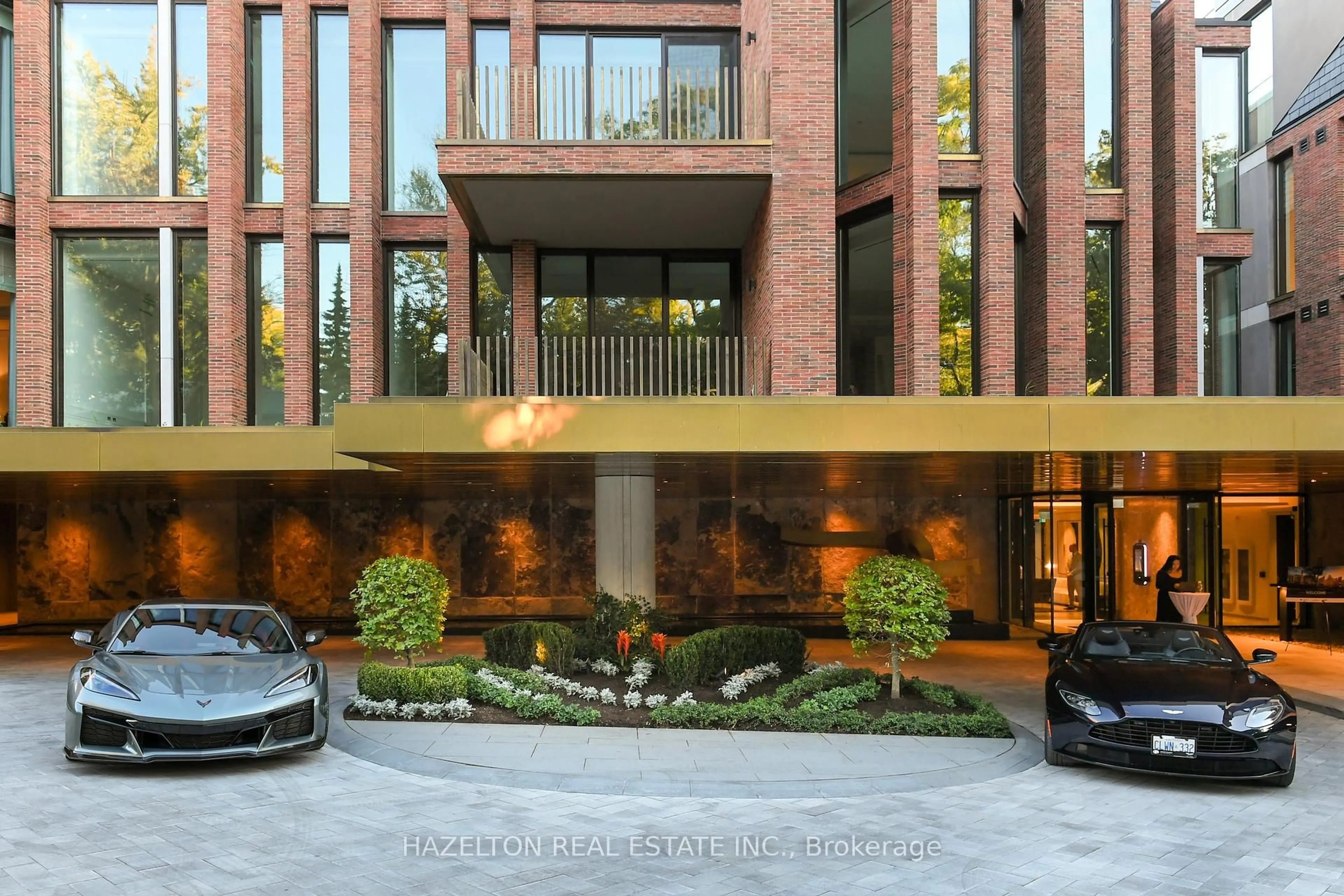 Indoor foyer for 7 Dale Ave #PH3, Toronto Ontario M4W 1K2