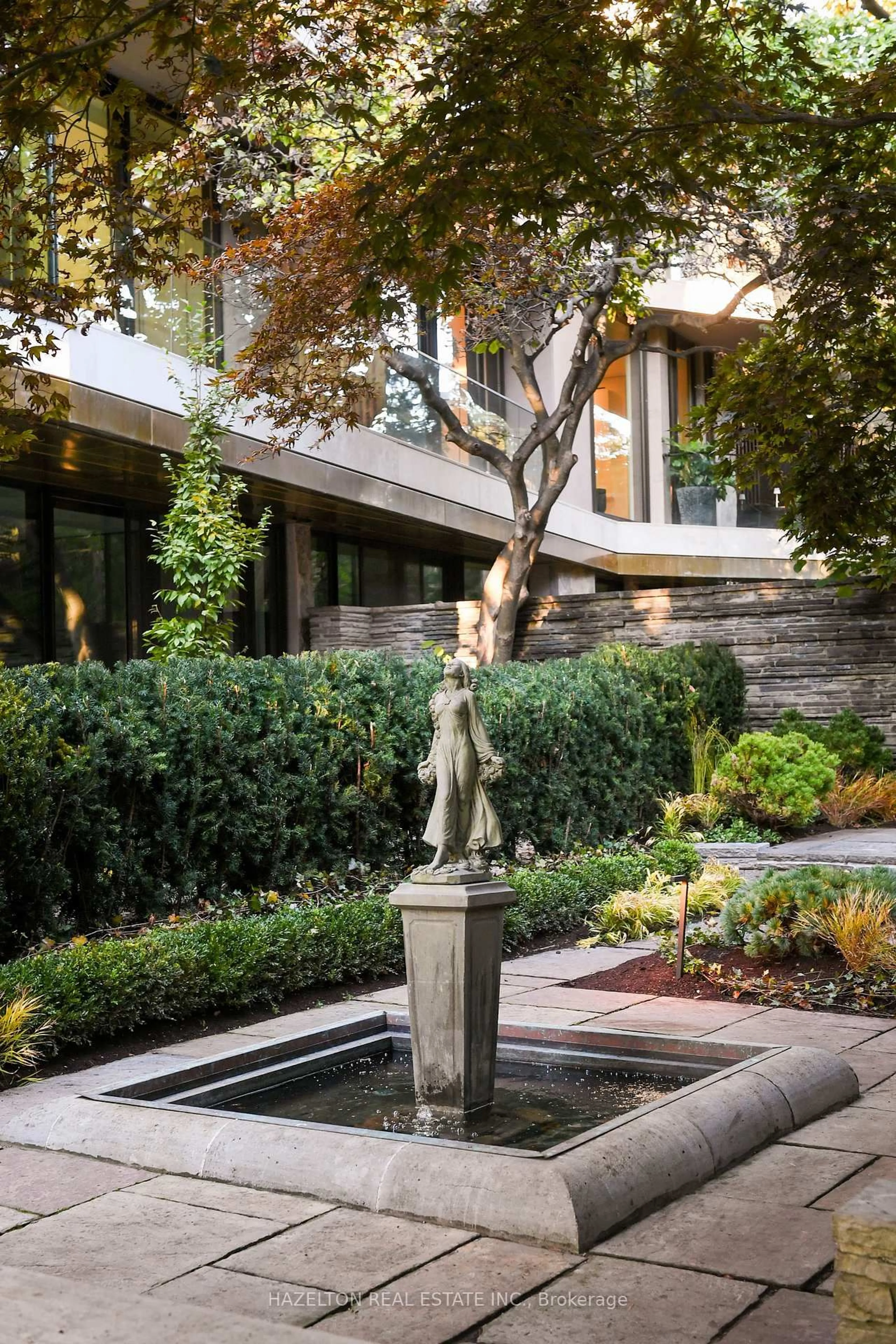 Patio, street for 7 Dale Ave #PH3, Toronto Ontario M4W 1K2