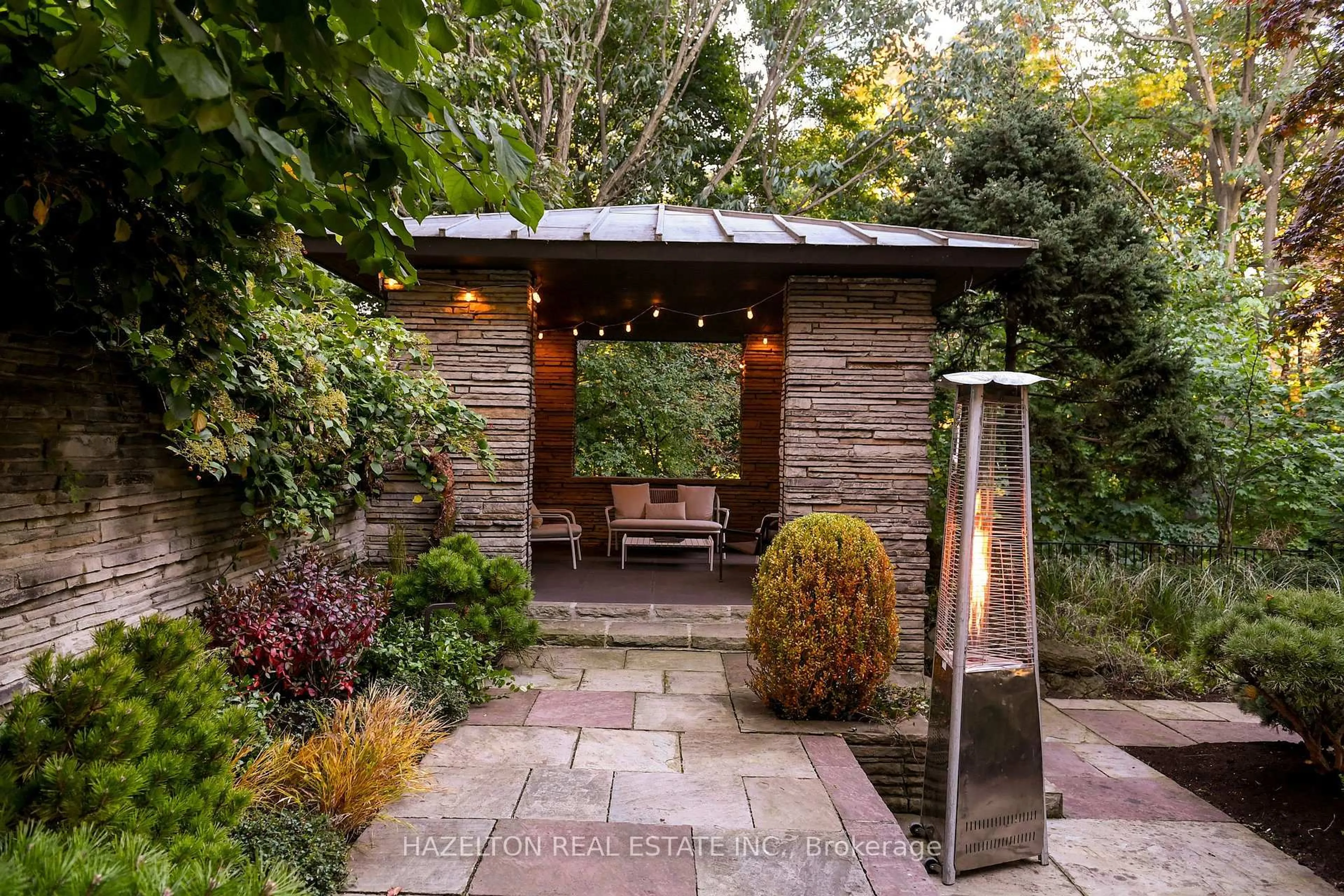 Patio, street for 7 Dale Ave #PH3, Toronto Ontario M4W 1K2