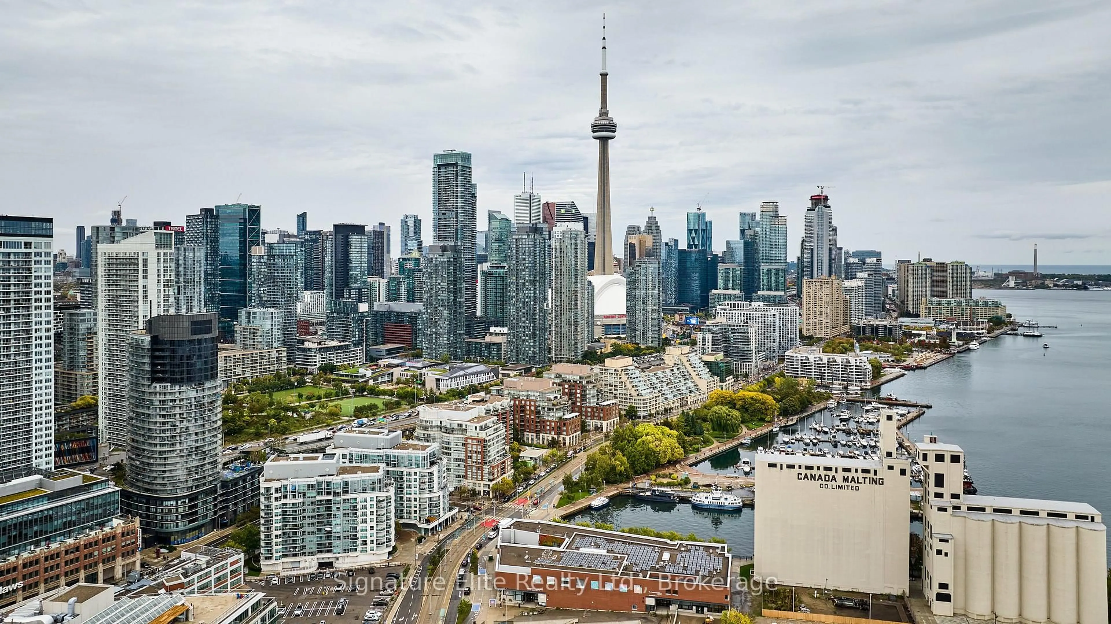 A pic from outside/outdoor area/front of a property/back of a property/a pic from drone, city buildings view from balcony for 600 Queens Quay #618, Toronto Ontario M5V 3M3