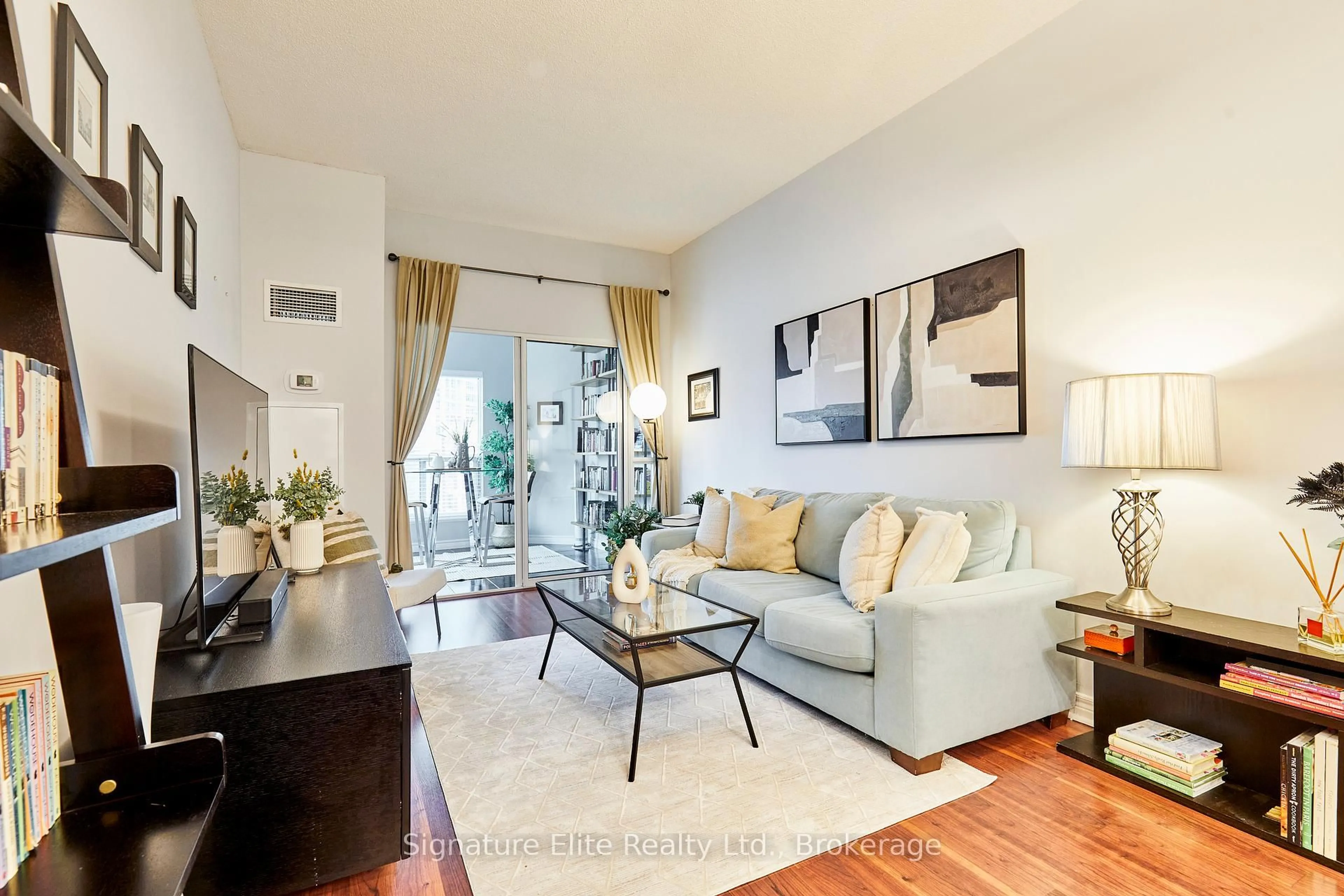 Living room with furniture, unknown for 600 Queens Quay #618, Toronto Ontario M5V 3M3