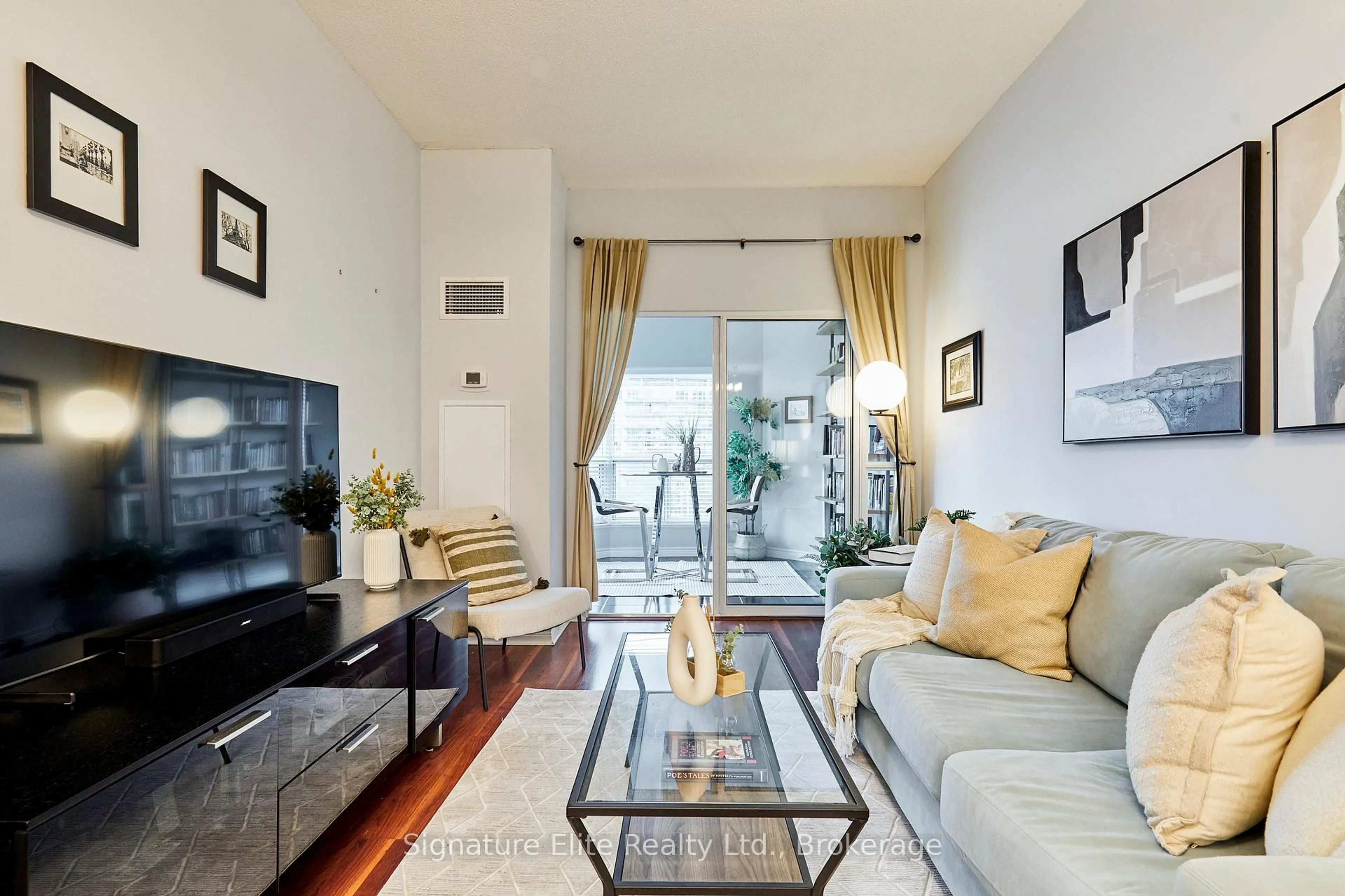 Living room with furniture, unknown for 600 Queens Quay #618, Toronto Ontario M5V 3M3