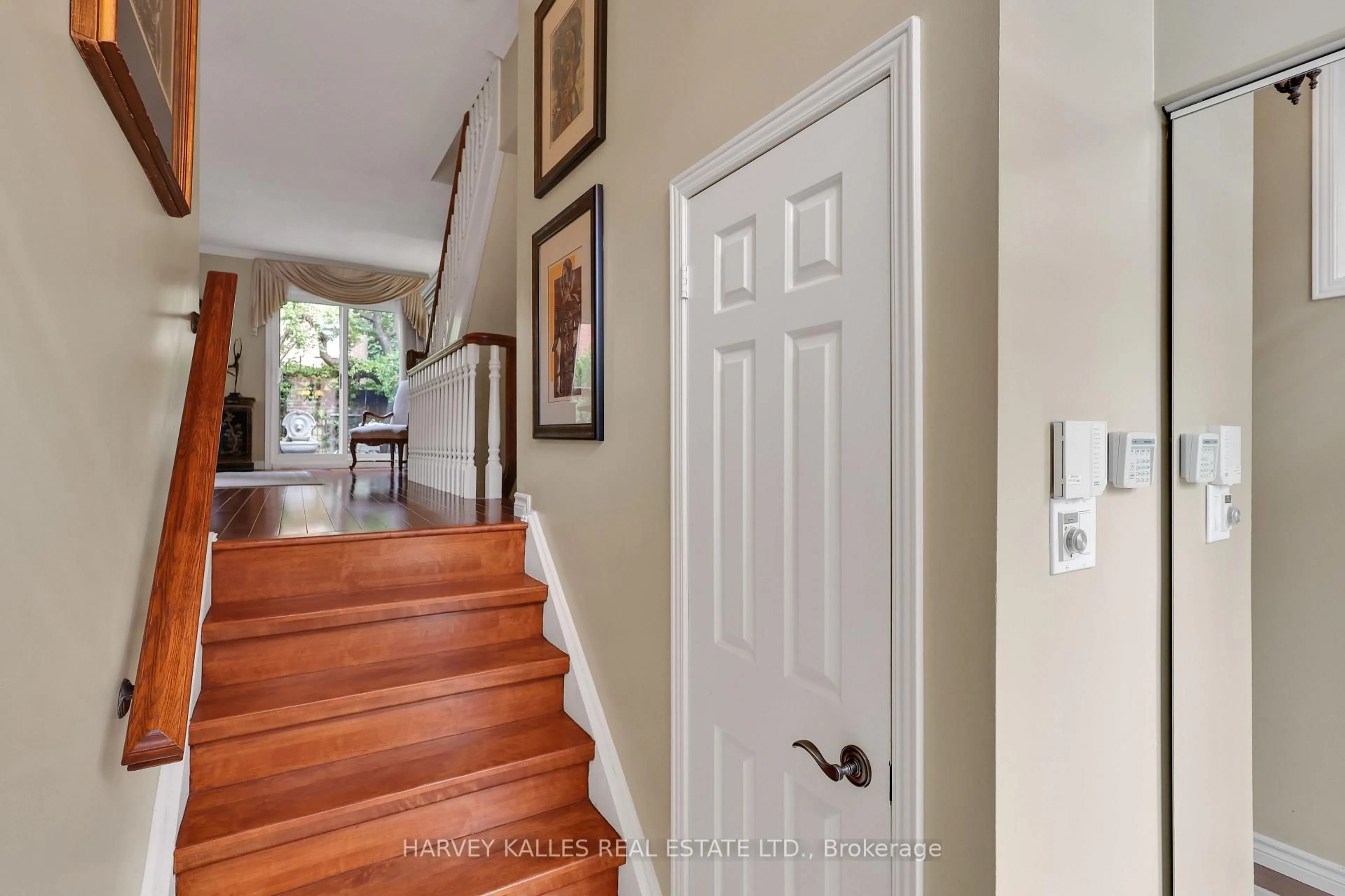 Indoor entryway for 68 Sylvan Valleyway, Toronto Ontario M5M 4M3