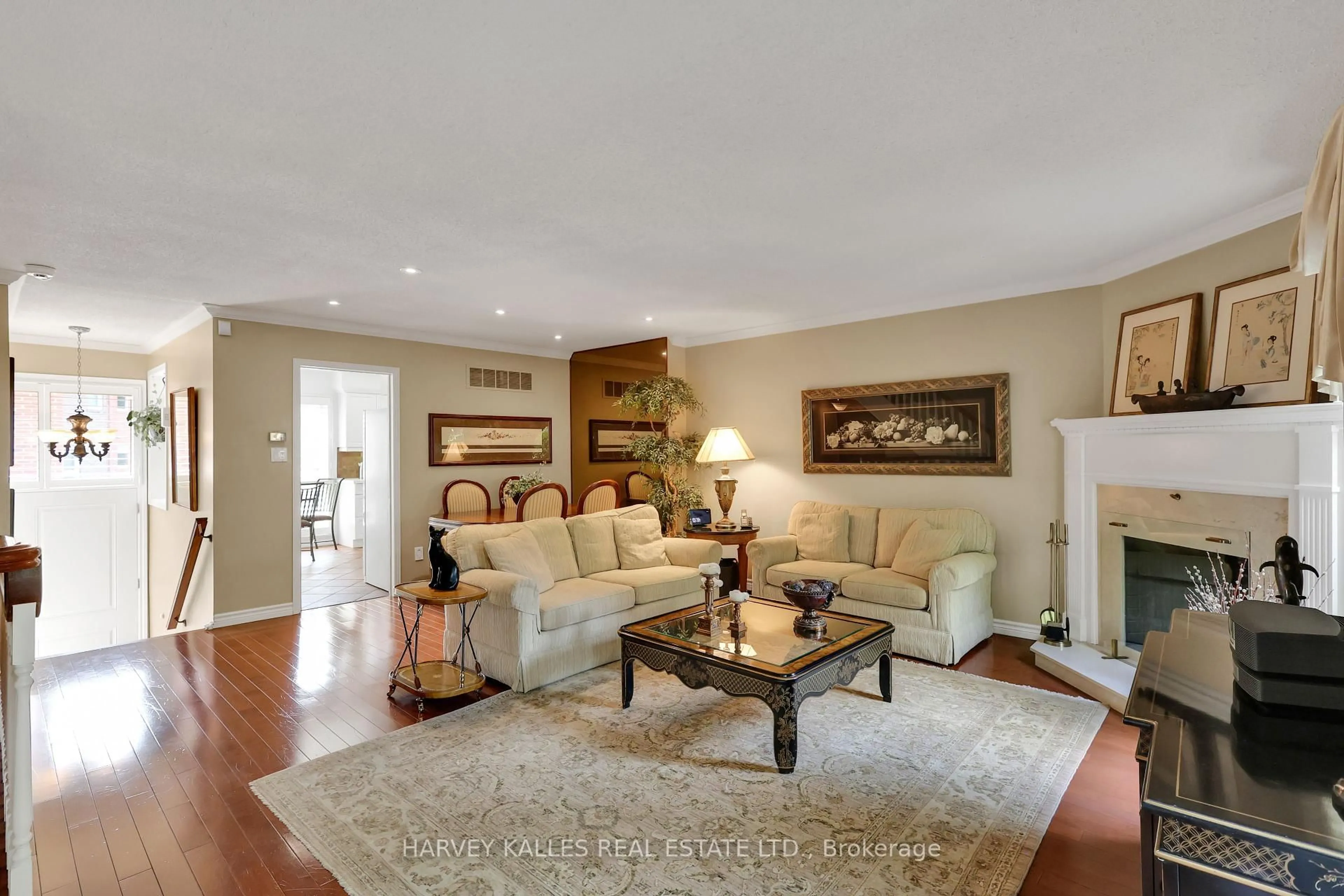 Living room with furniture, unknown for 68 Sylvan Valleyway, Toronto Ontario M5M 4M3