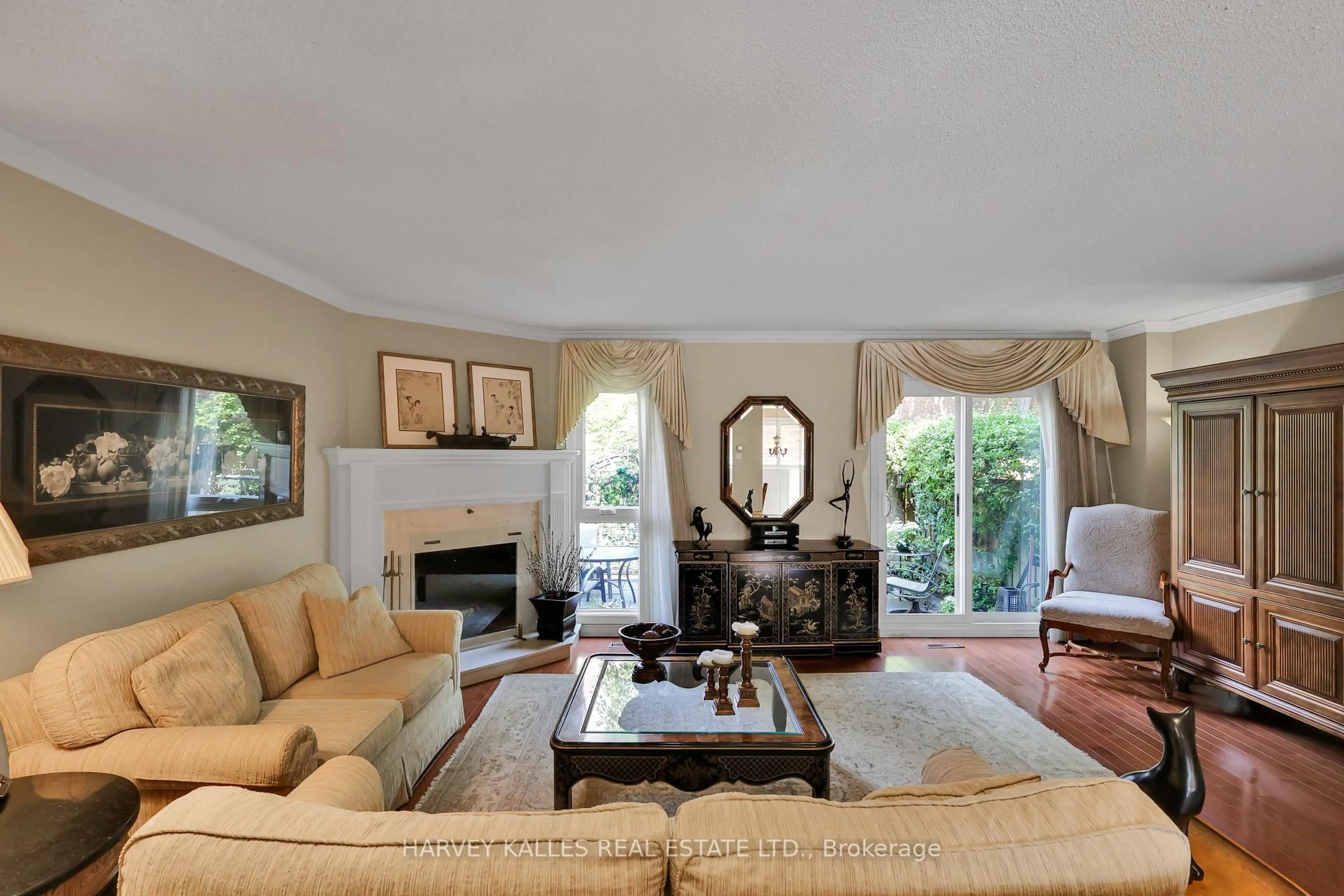 Living room with furniture, unknown for 68 Sylvan Valleyway, Toronto Ontario M5M 4M3