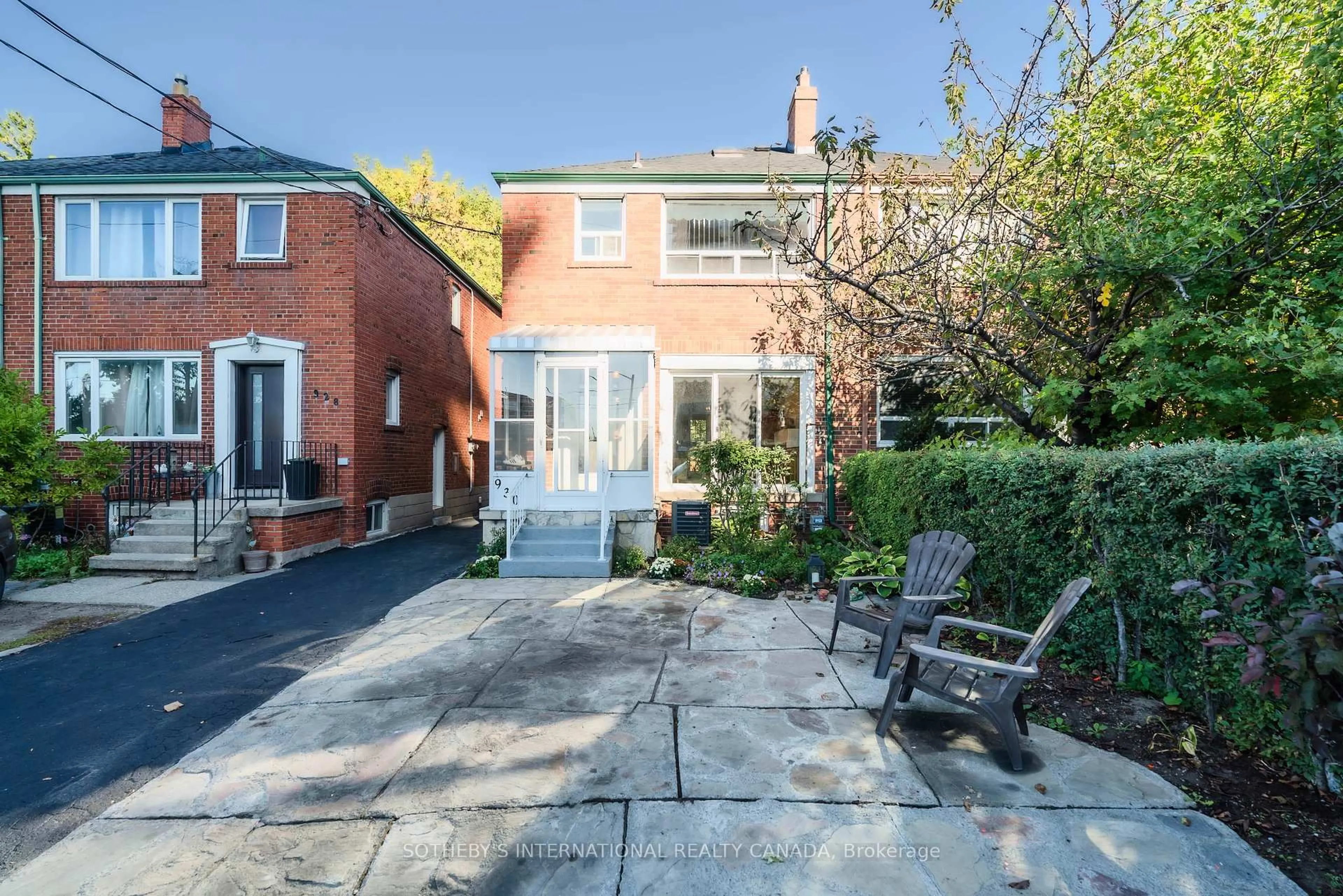 Unknown for 930 Eglinton Ave, Toronto Ontario M4G 2L3