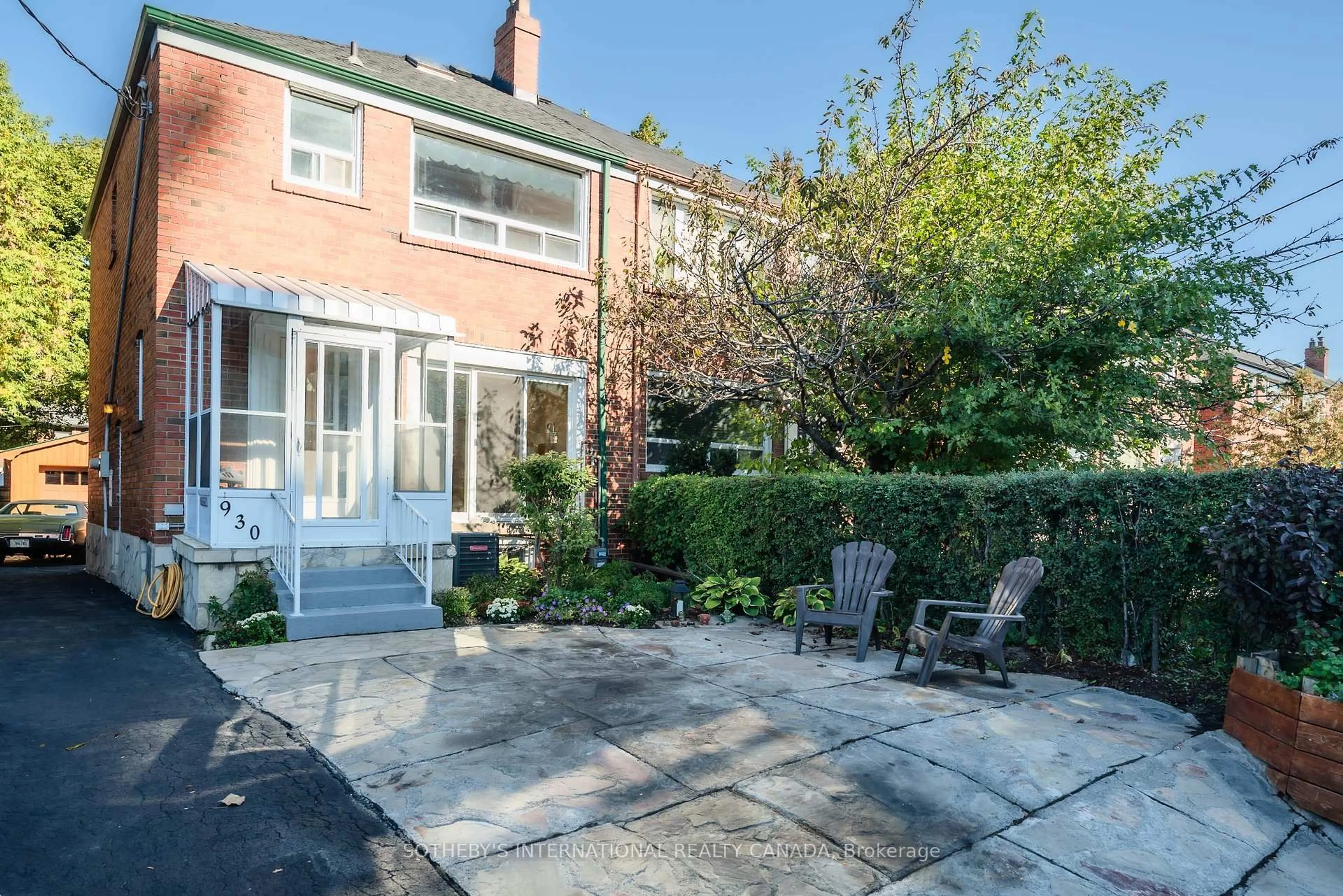 Patio, street for 930 Eglinton Ave, Toronto Ontario M4G 2L3
