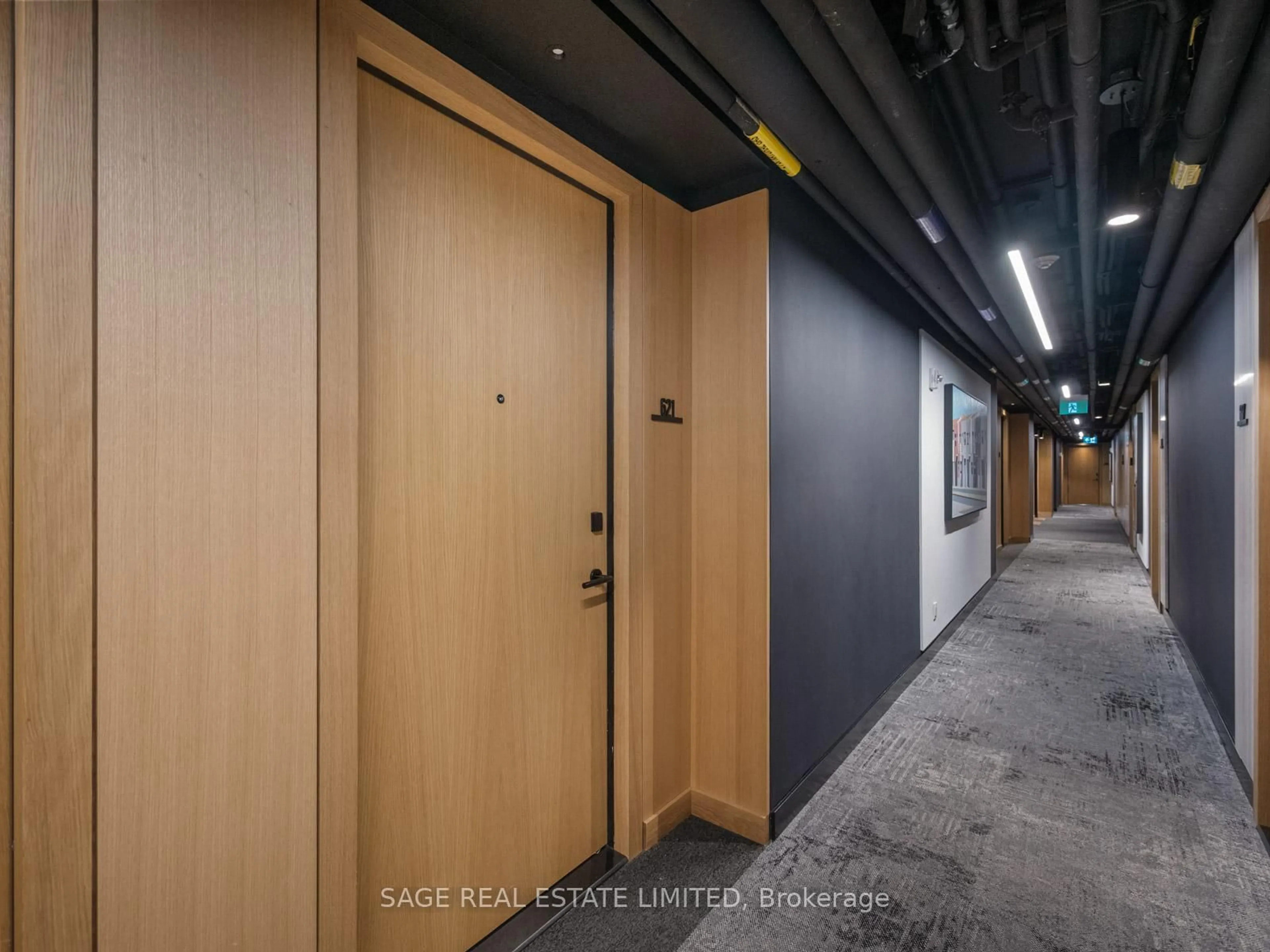 Indoor foyer for 899 College St #PH 621, Toronto Ontario M6H 3P7