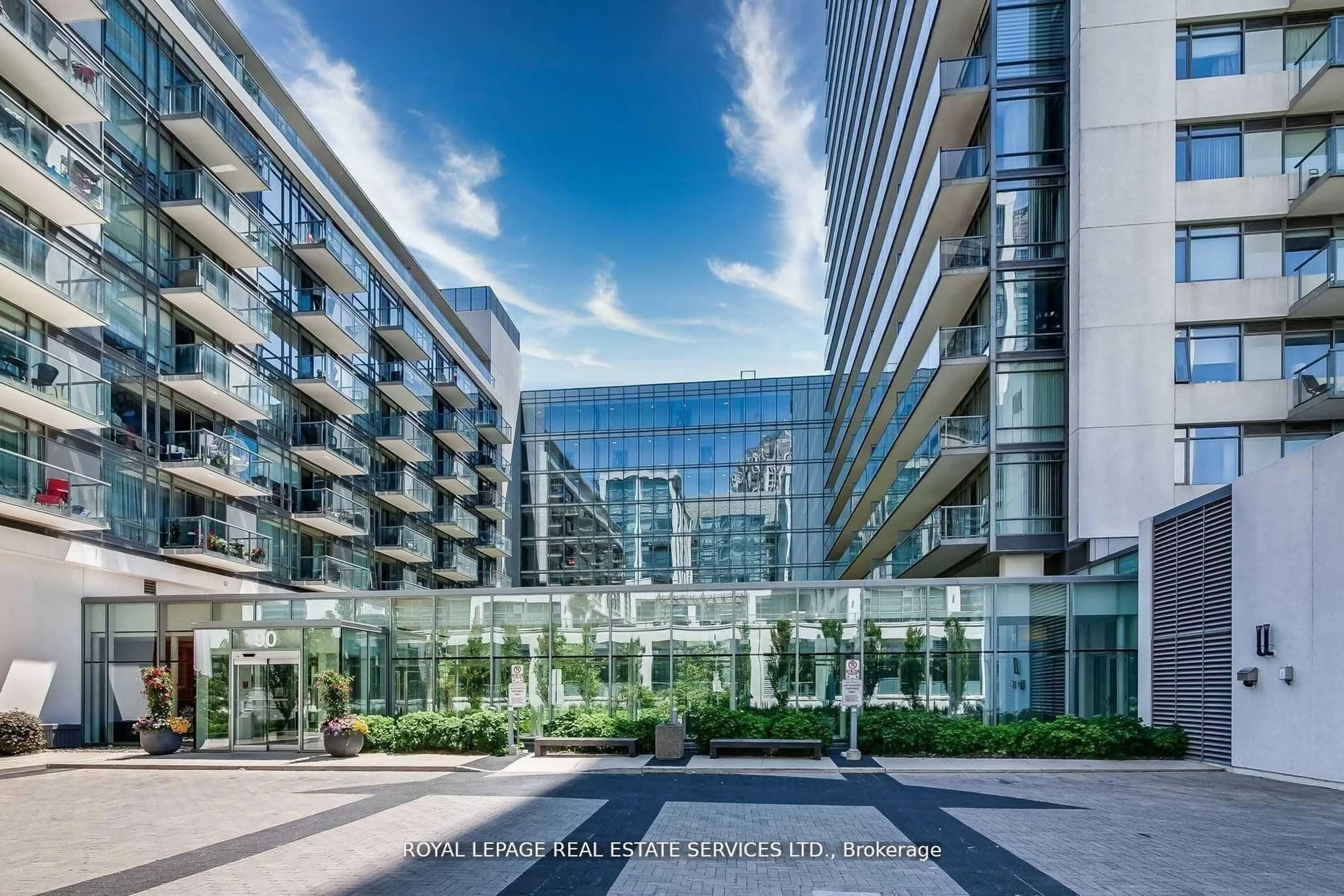 Indoor foyer for 90 Stadium Rd #330, Toronto Ontario M5V 3W5