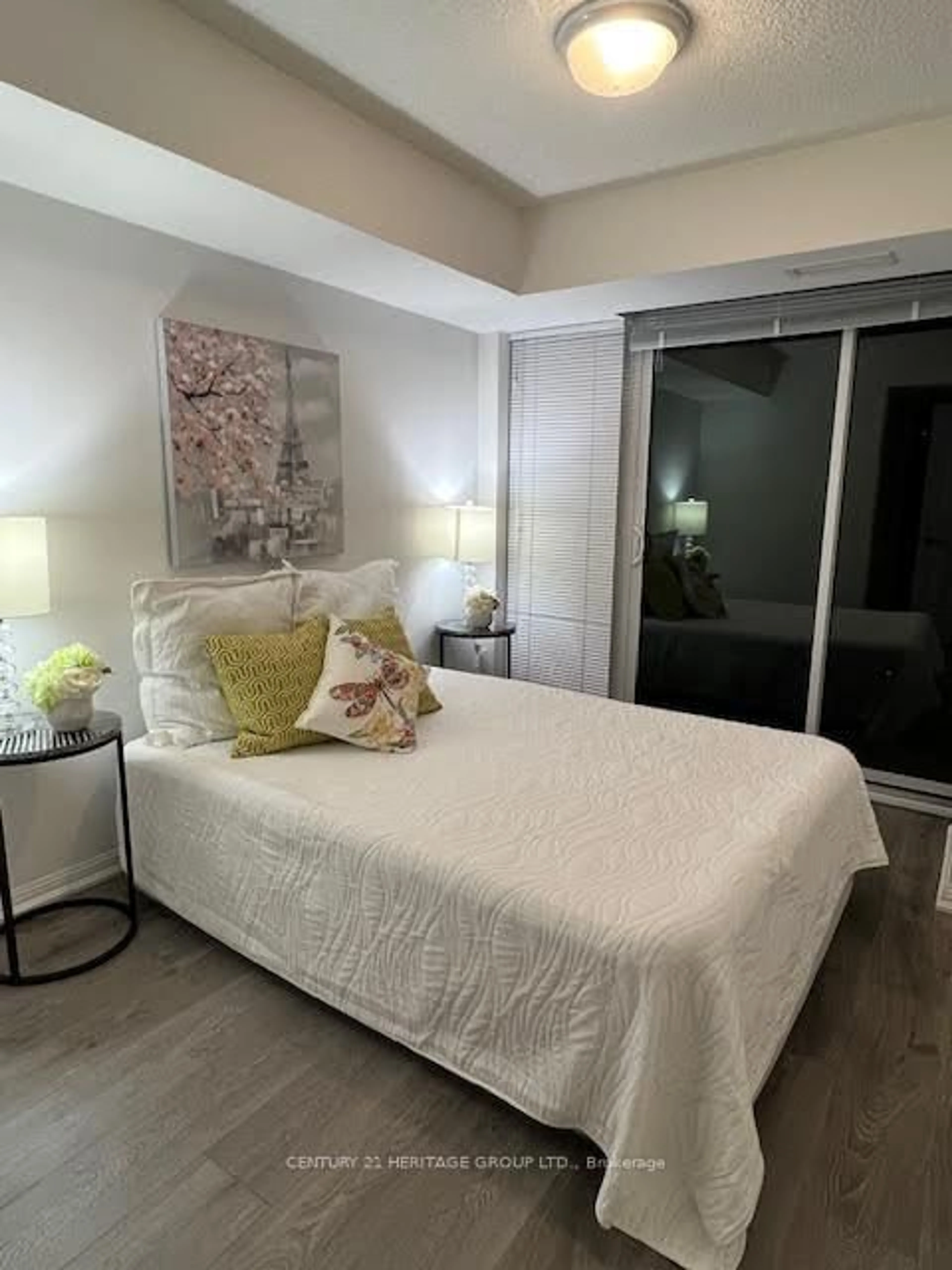 Bedroom with bed, unknown for 400 Adelaide St #1015, Toronto Ontario M5A 4S3