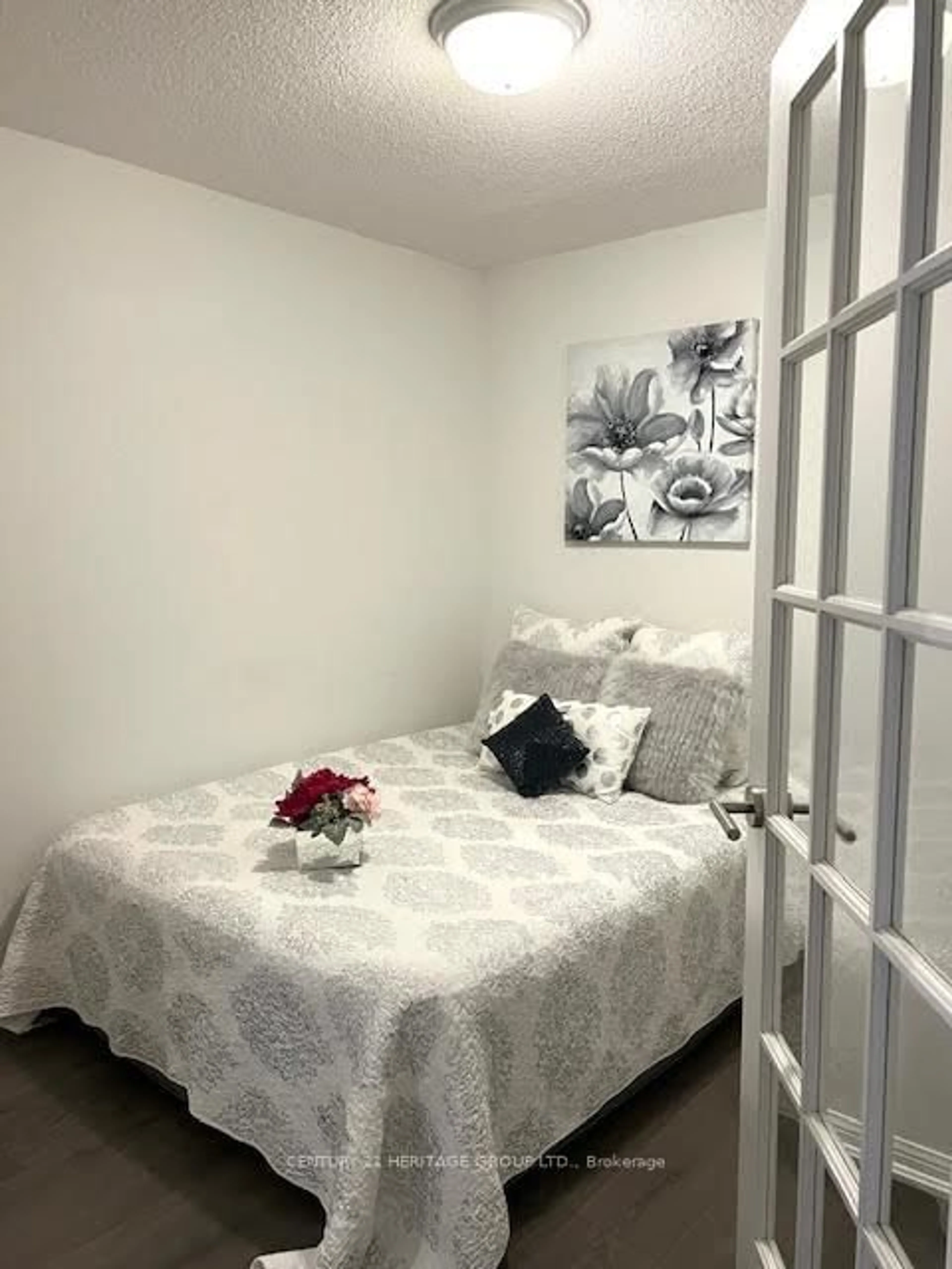 Bedroom with bed, unknown for 400 Adelaide St #1015, Toronto Ontario M5A 4S3
