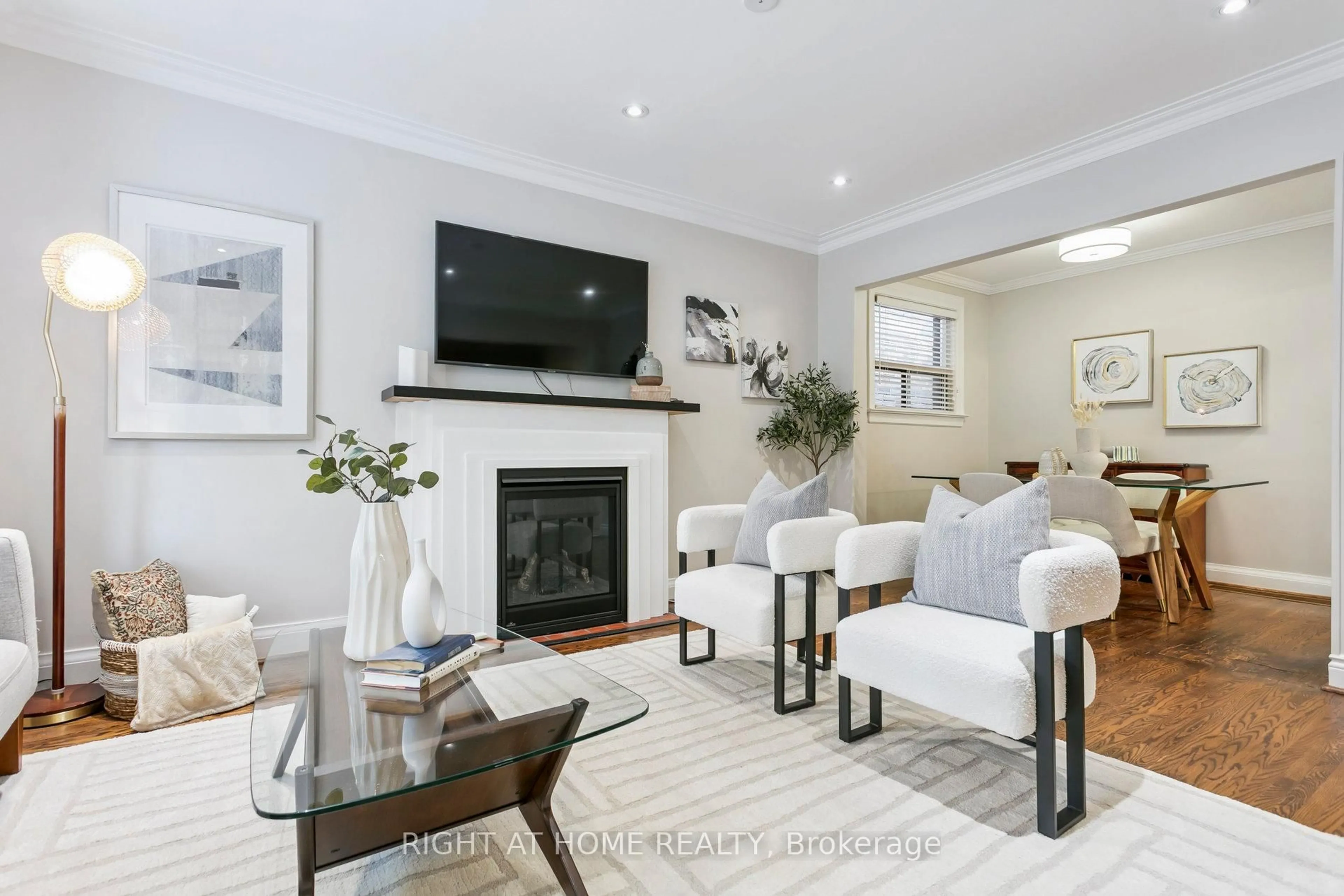 Living room with furniture, unknown for 3 Roseneath Gdns, Toronto Ontario M6C 3X5