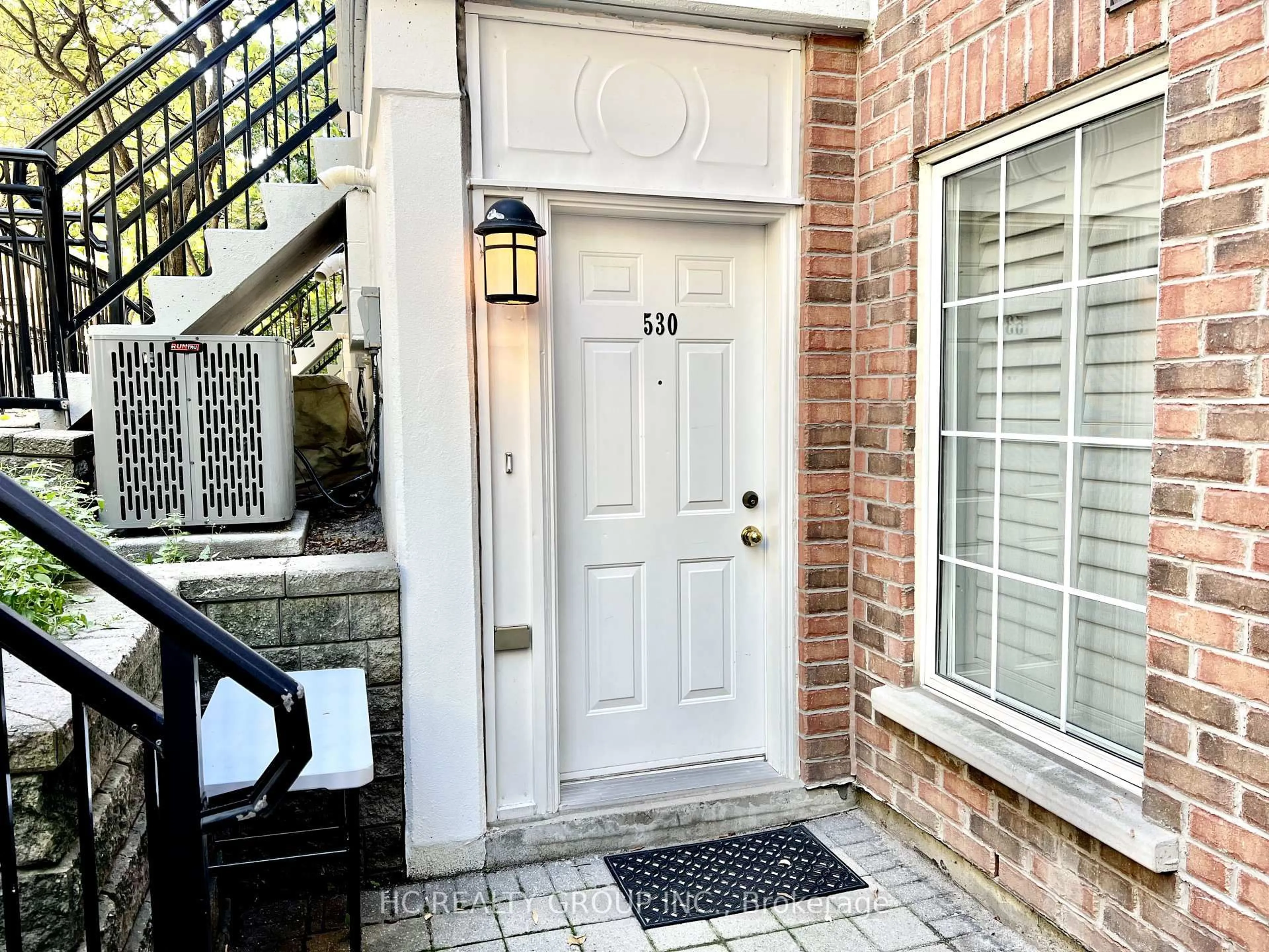 Indoor entryway for 3 Everson Dr #530, Toronto Ontario M2N 7C2