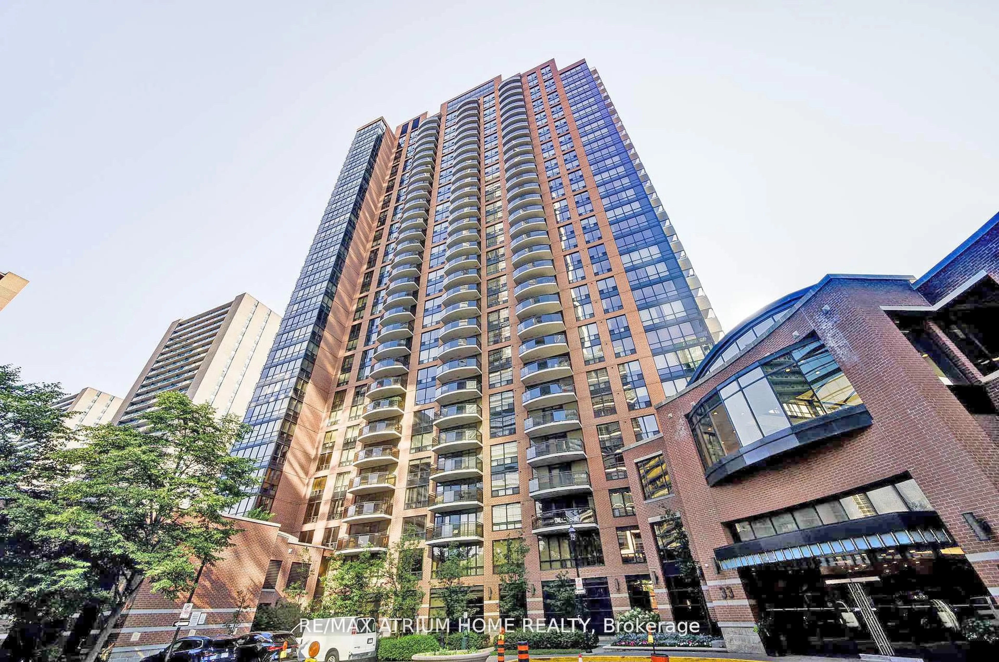 Indoor foyer for 33 Sheppard Ave #1810, Toronto Ontario M2N 7K1