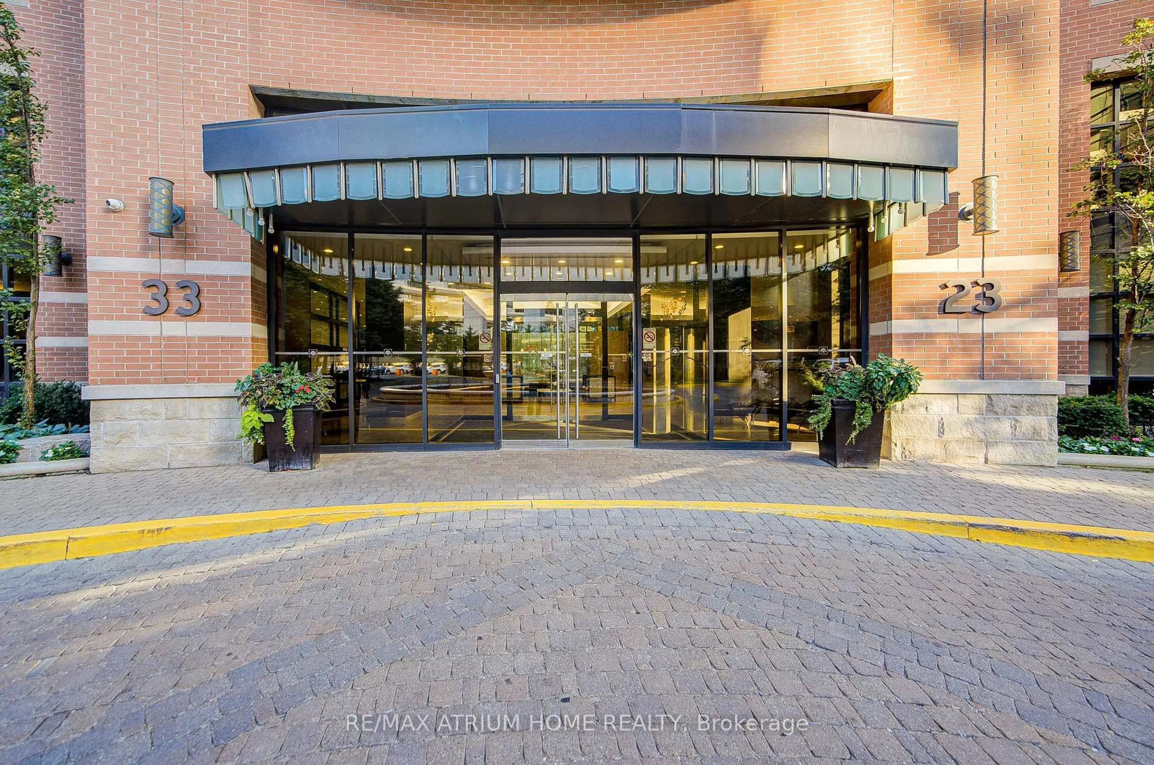 Indoor foyer for 33 Sheppard Ave #1810, Toronto Ontario M2N 7K1
