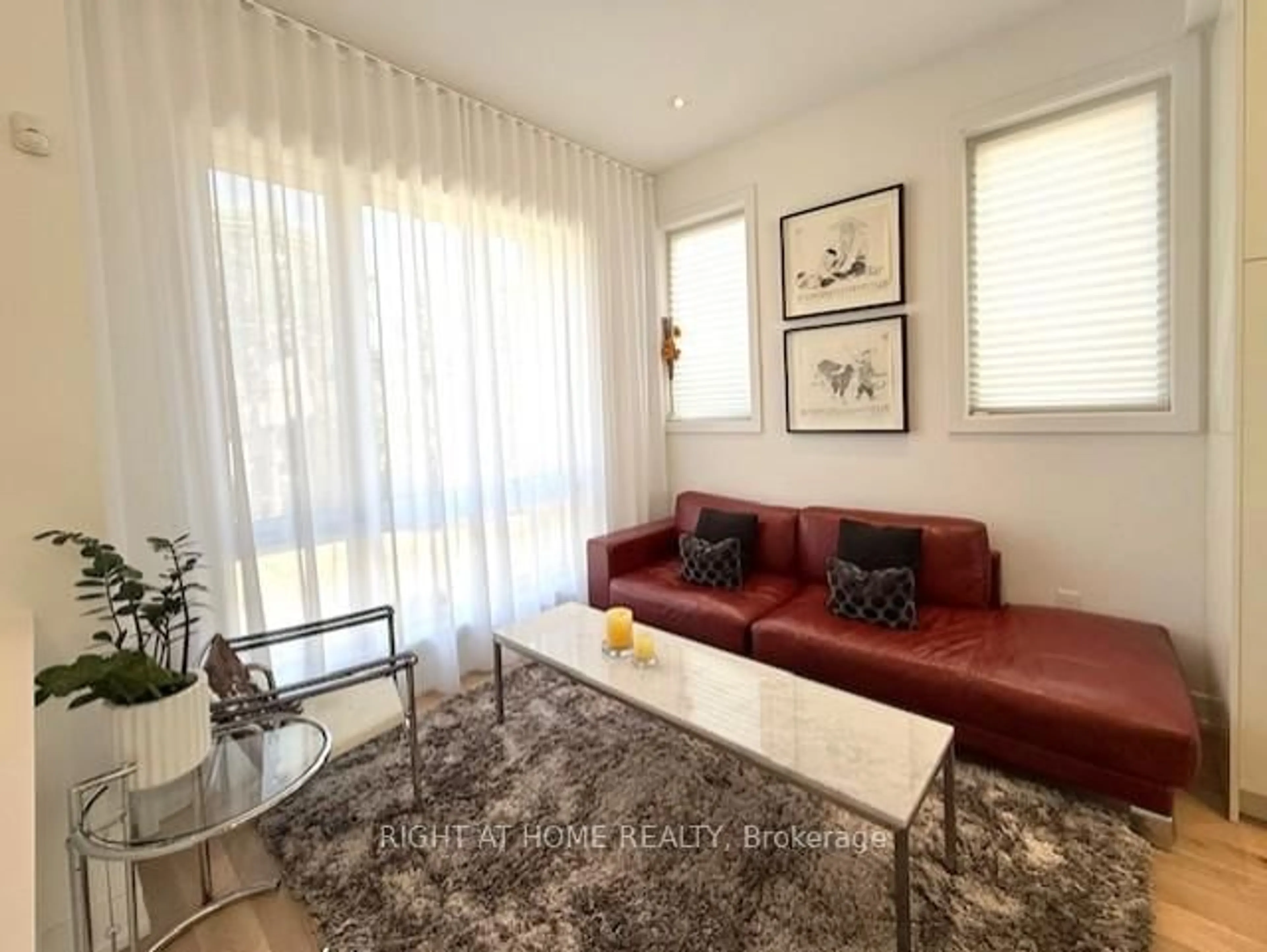 Living room with furniture, unknown for 46 Perth Ave, Toronto Ontario M6R 0A8