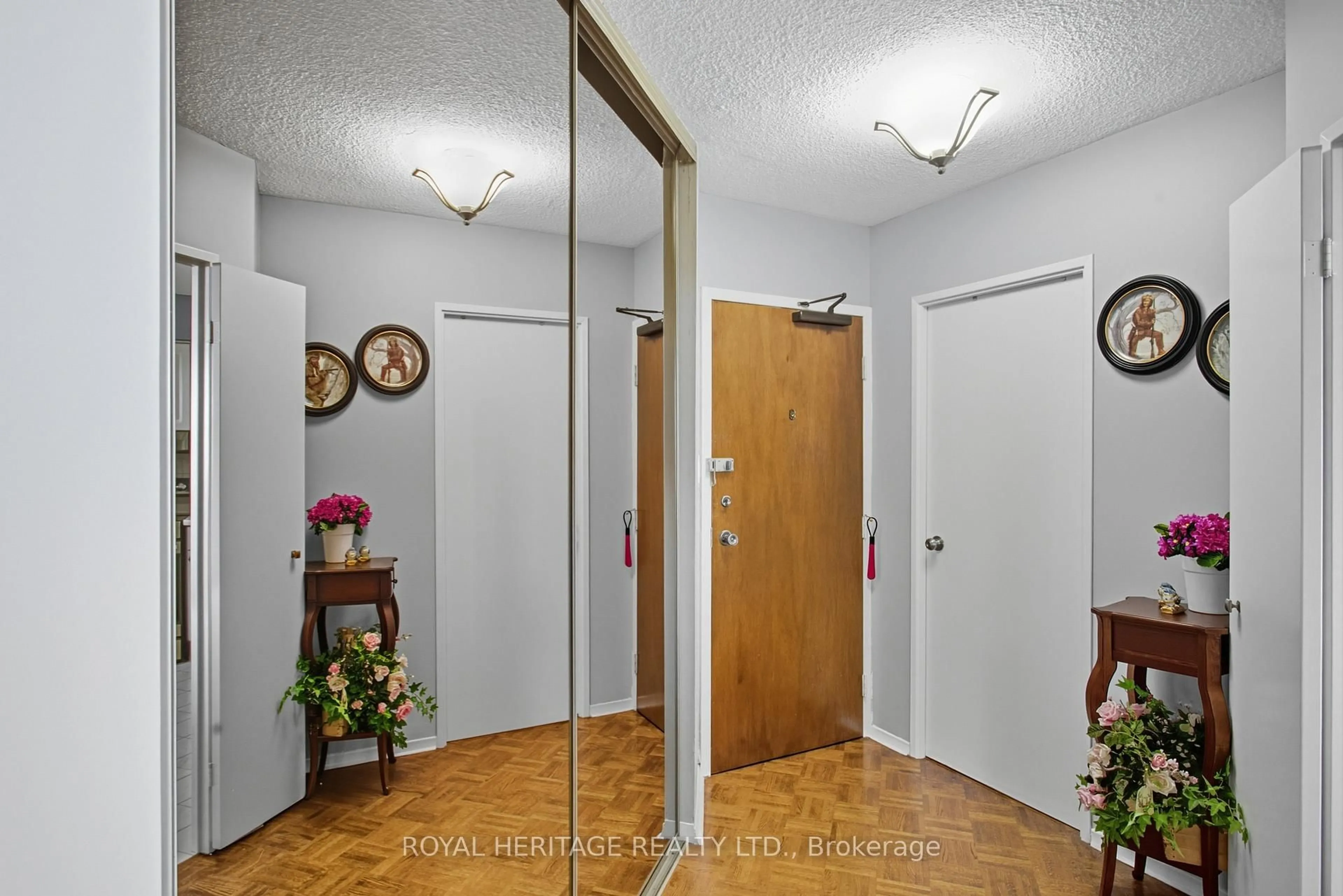 Indoor entryway for 75 Graydon Hall Dr #1706, Toronto Ontario M3A 3M5