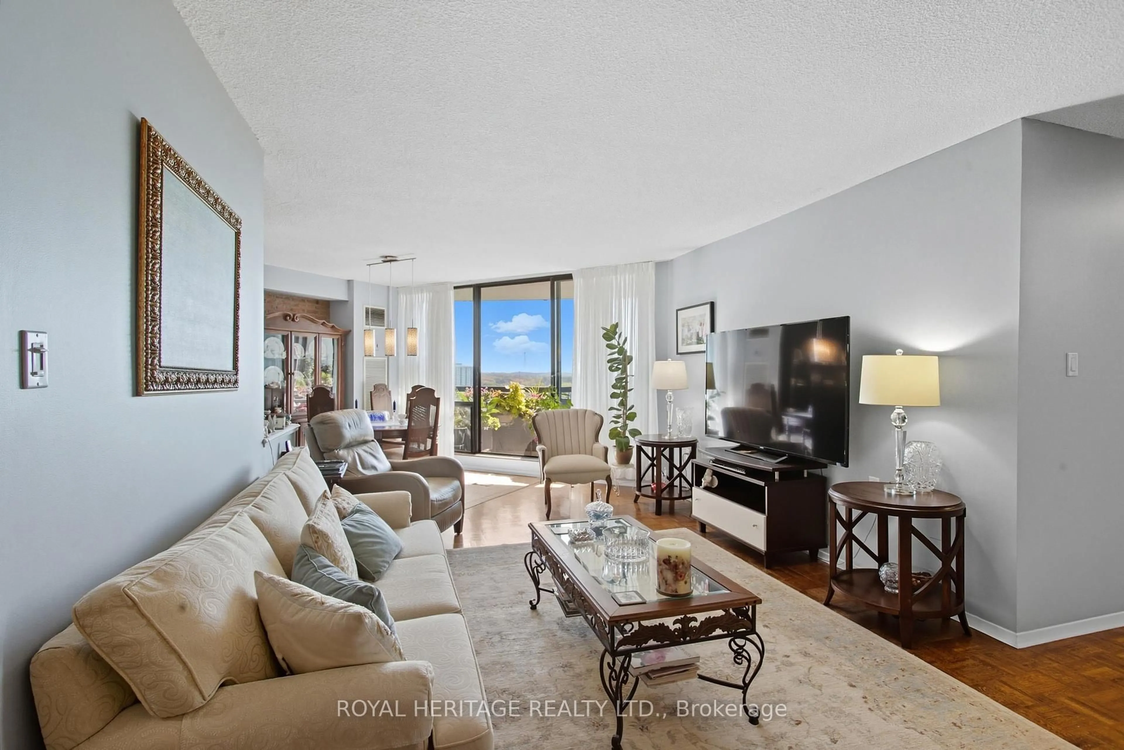 Living room with furniture, unknown for 75 Graydon Hall Dr #1706, Toronto Ontario M3A 3M5
