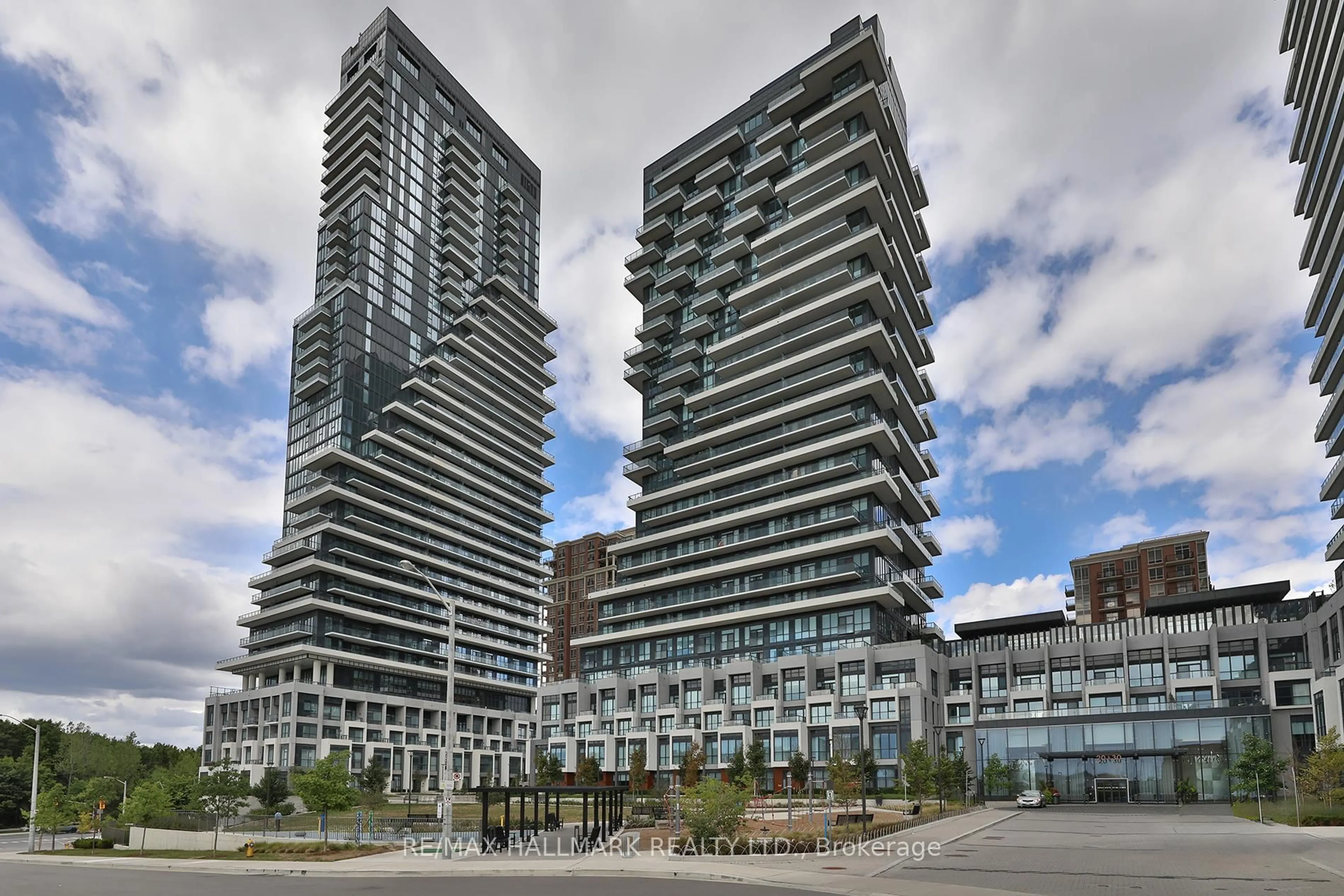 Patio, unknown for 20 Inn on the Park Dr #1037, Toronto Ontario M3C 0P8