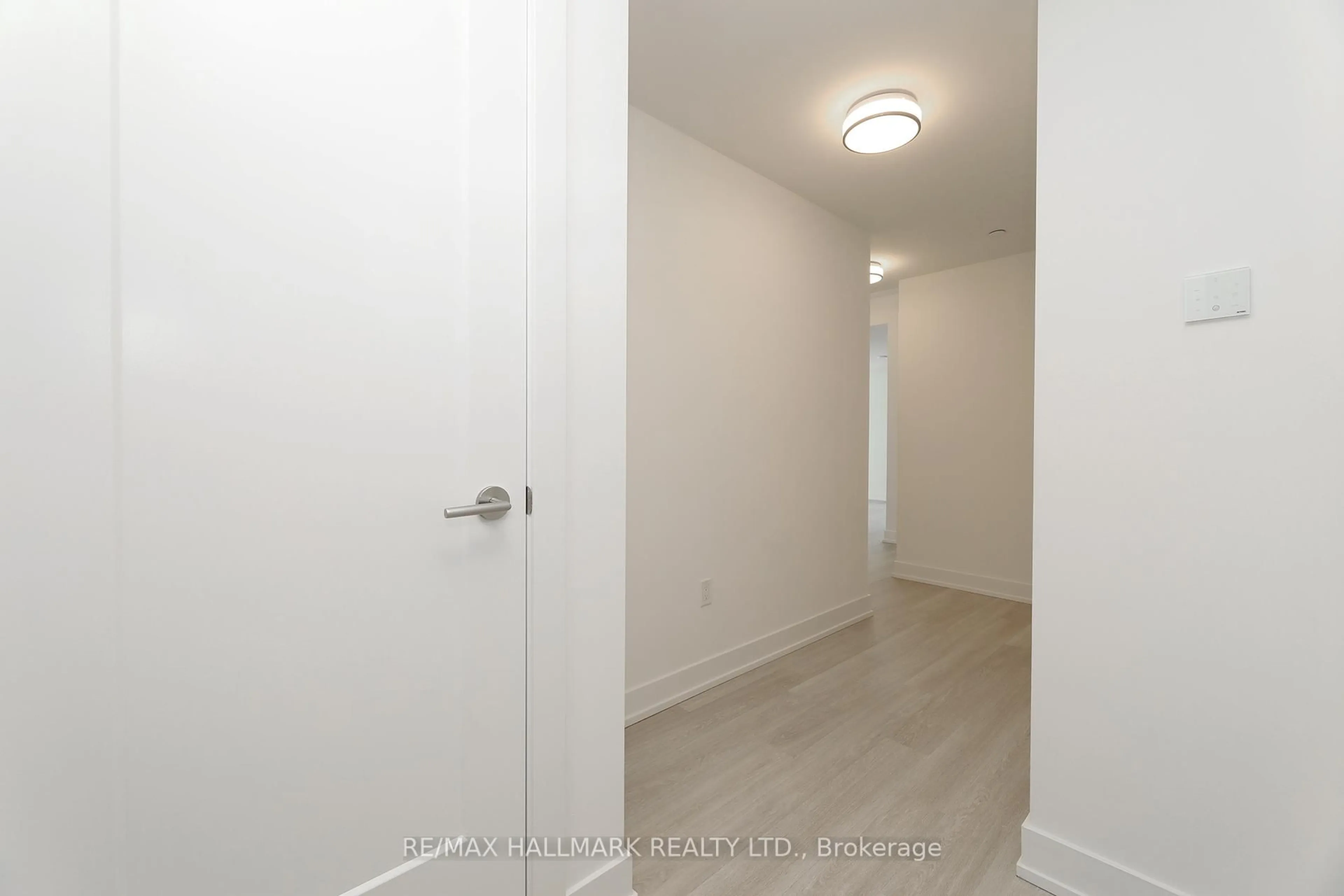 A pic of a room for 20 Inn on the Park Dr #1037, Toronto Ontario M3C 0P8