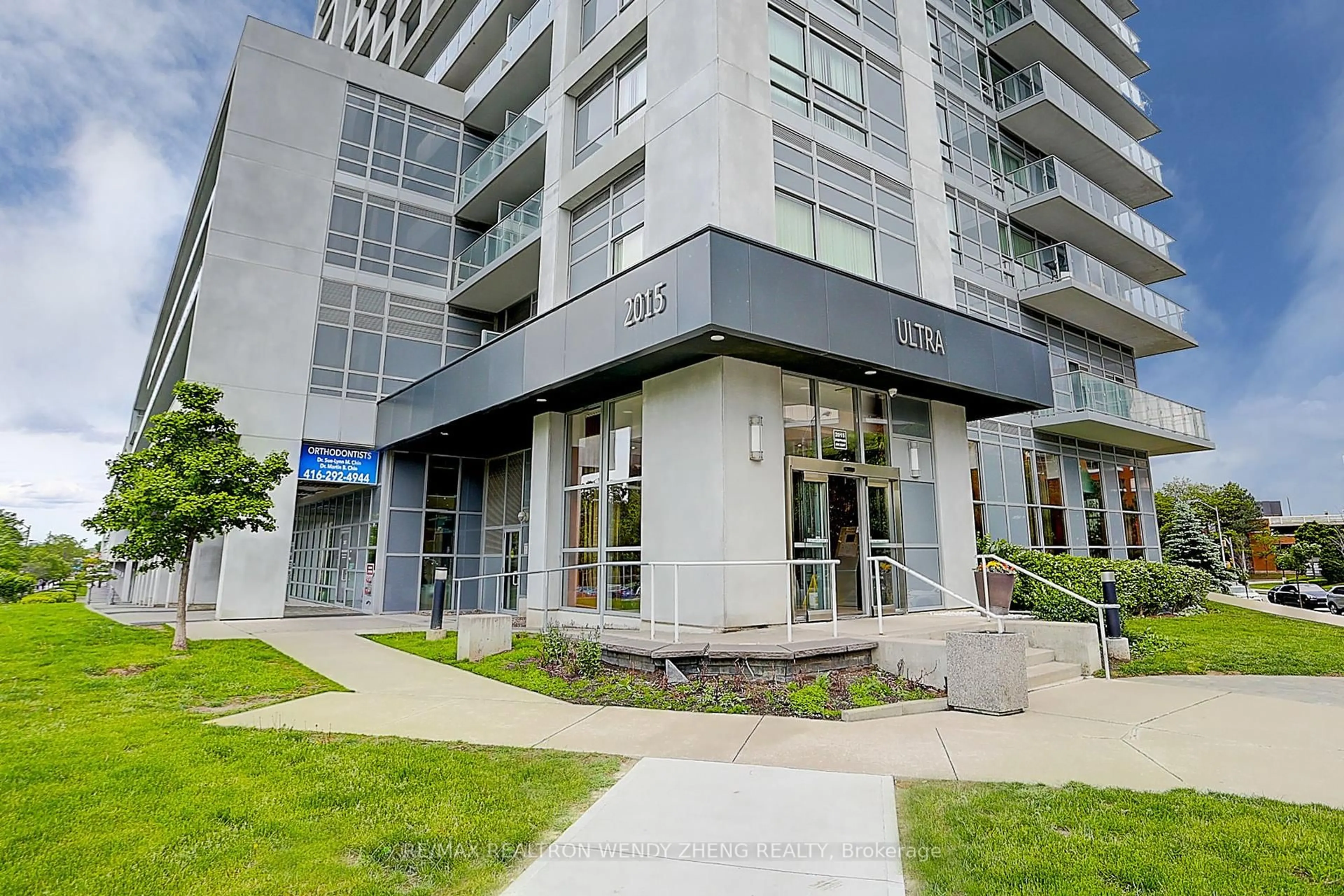 Indoor foyer for 2015 Sheppard Ave #810, Toronto Ontario M2J 1W6