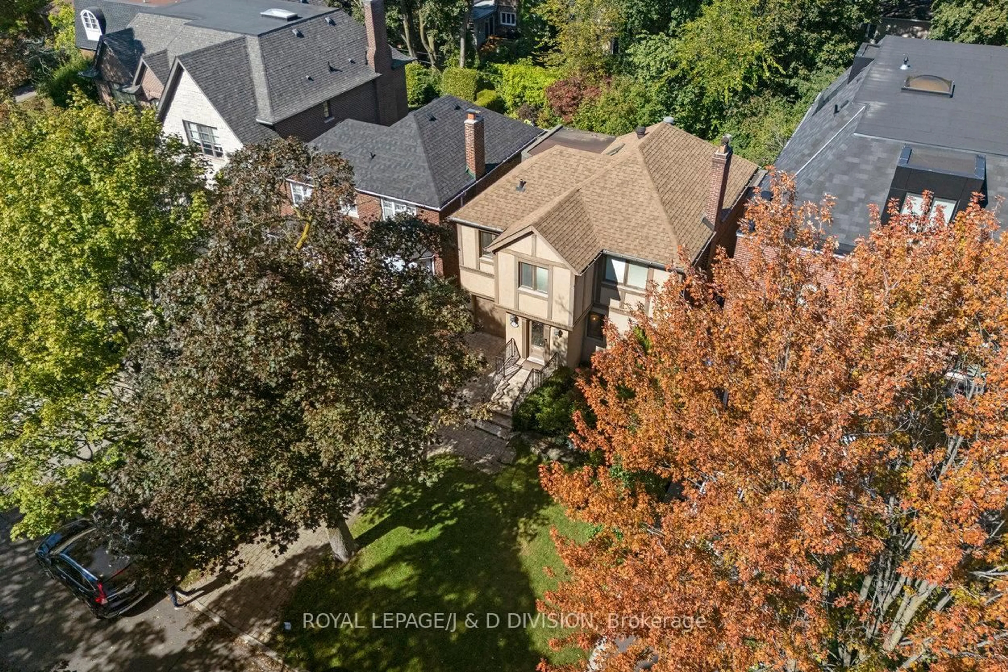 A pic from outside/outdoor area/front of a property/back of a property/a pic from drone, street for 253 Old Forest Hill, Toronto Ontario M6C 2H5