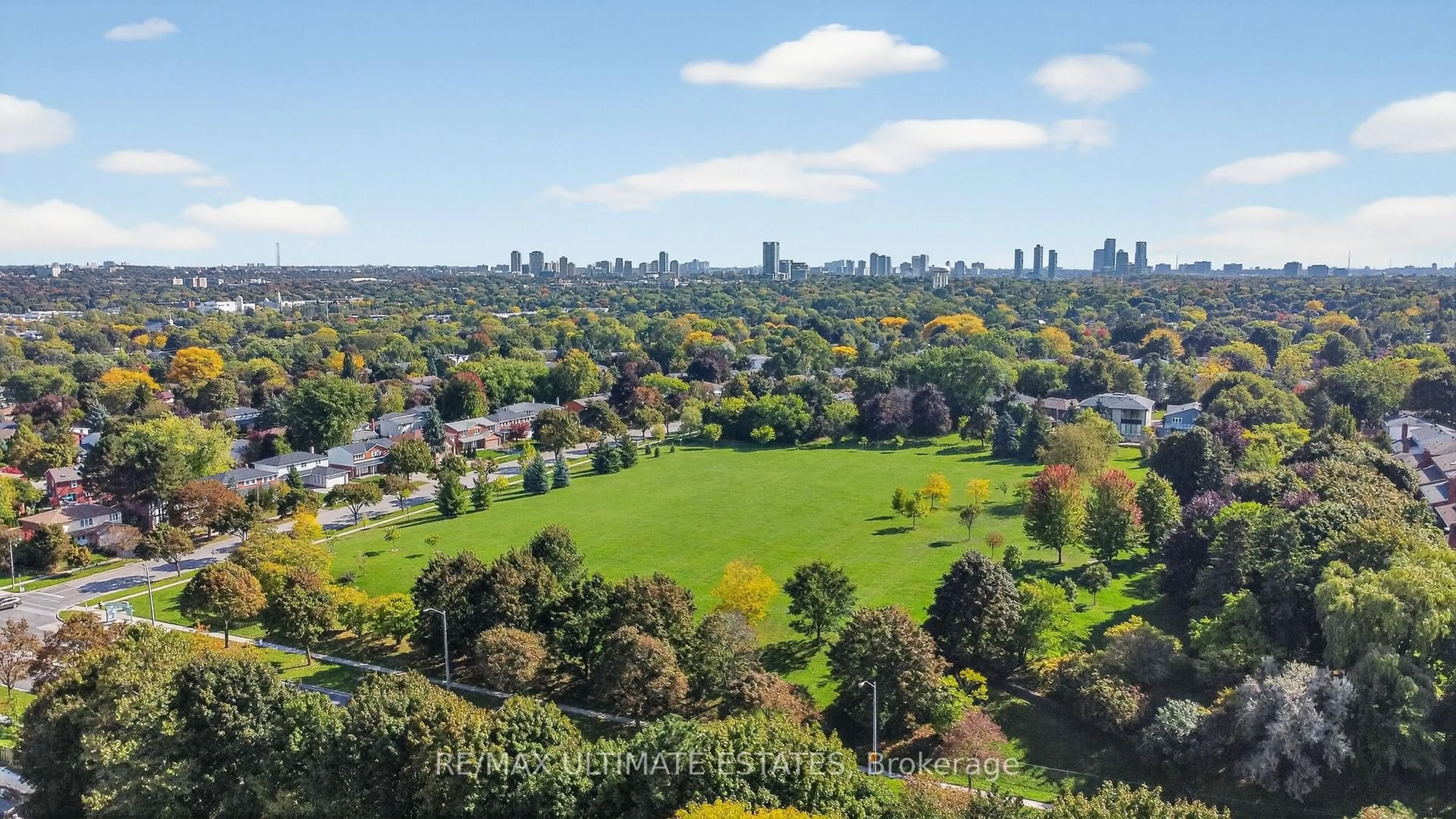 A pic from outside/outdoor area/front of a property/back of a property/a pic from drone, city buildings view from balcony for 32 Mossgrove Tr, Toronto Ontario M2L 2W3