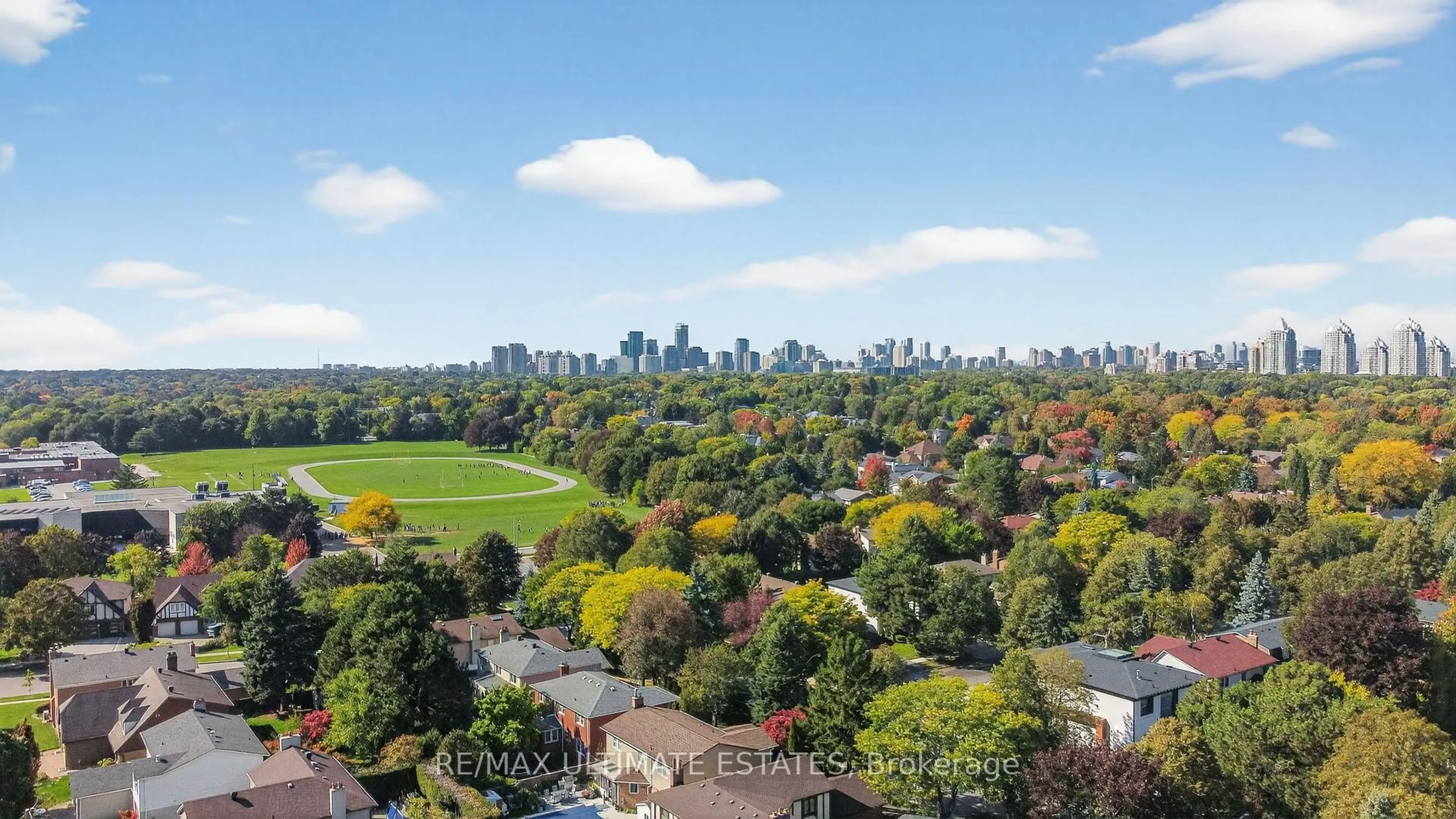 A pic from outside/outdoor area/front of a property/back of a property/a pic from drone, city buildings view from balcony for 32 Mossgrove Tr, Toronto Ontario M2L 2W3