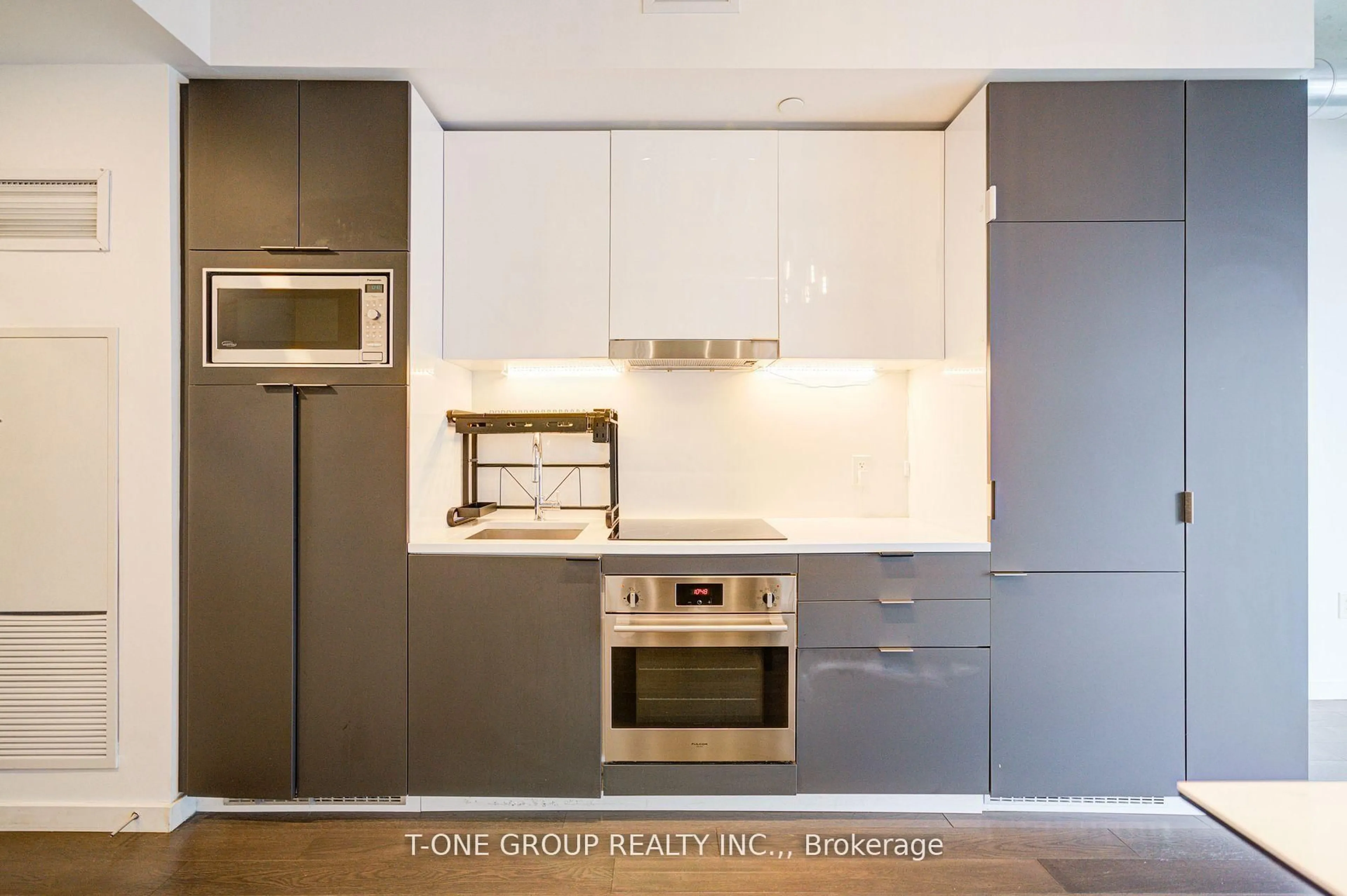 Contemporary kitchen, unknown for 170 Bayview Ave #314, Toronto Ontario M5A 0M4