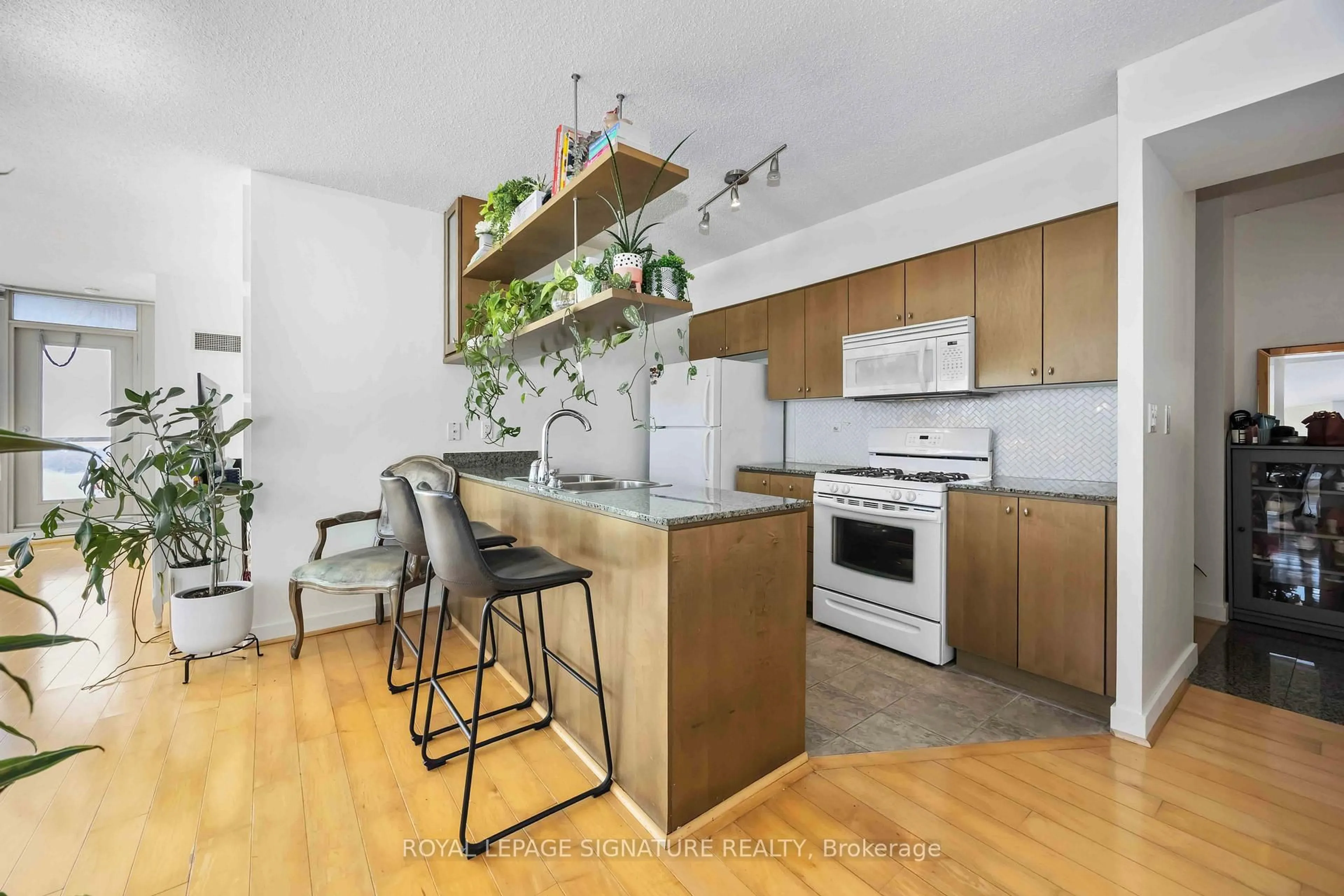 Open concept kitchen, wood/laminate floor for 35 Mariner Terr #3309, Toronto Ontario M5V 3V9