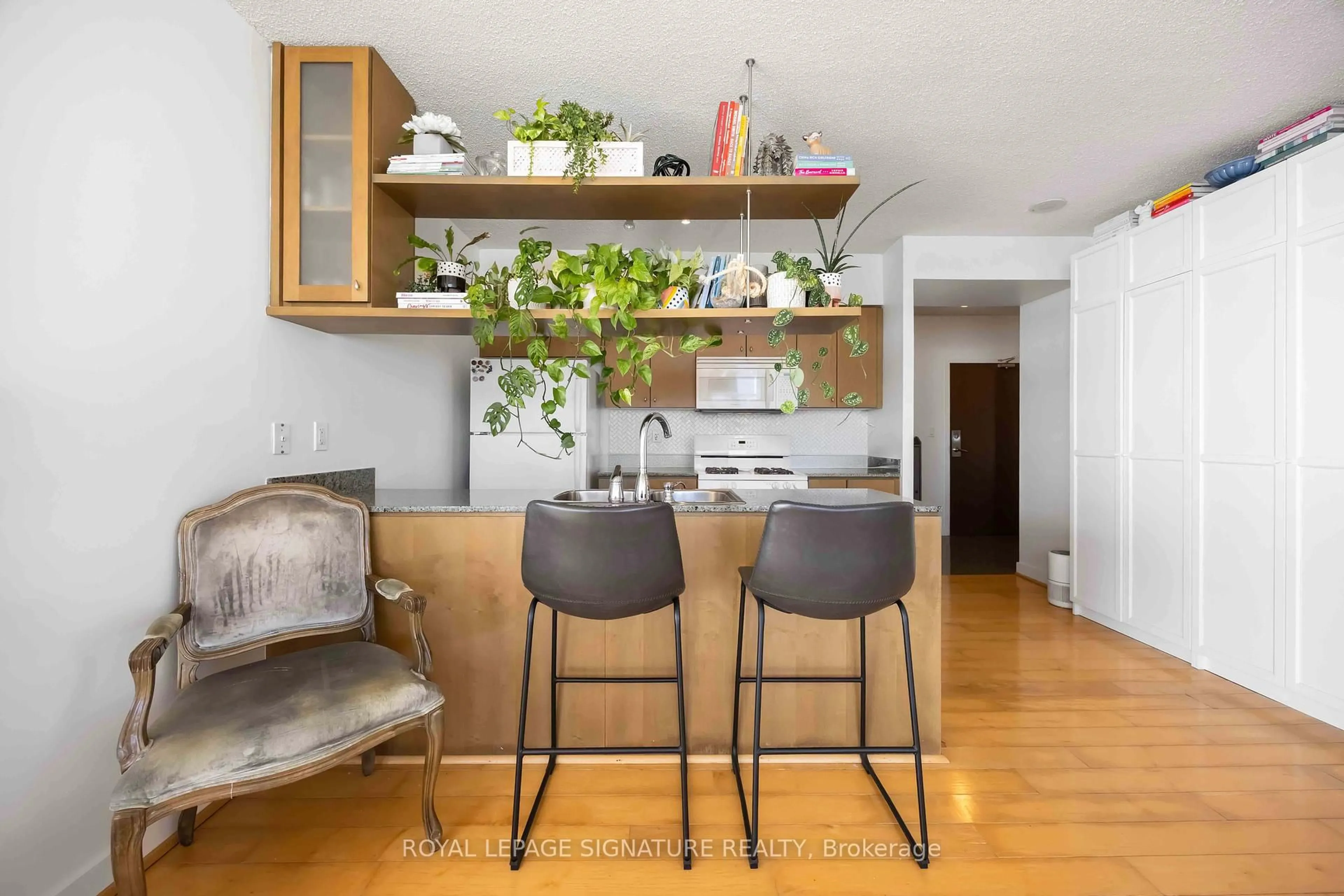 Open concept kitchen, wood/laminate floor for 35 Mariner Terr #3309, Toronto Ontario M5V 3V9