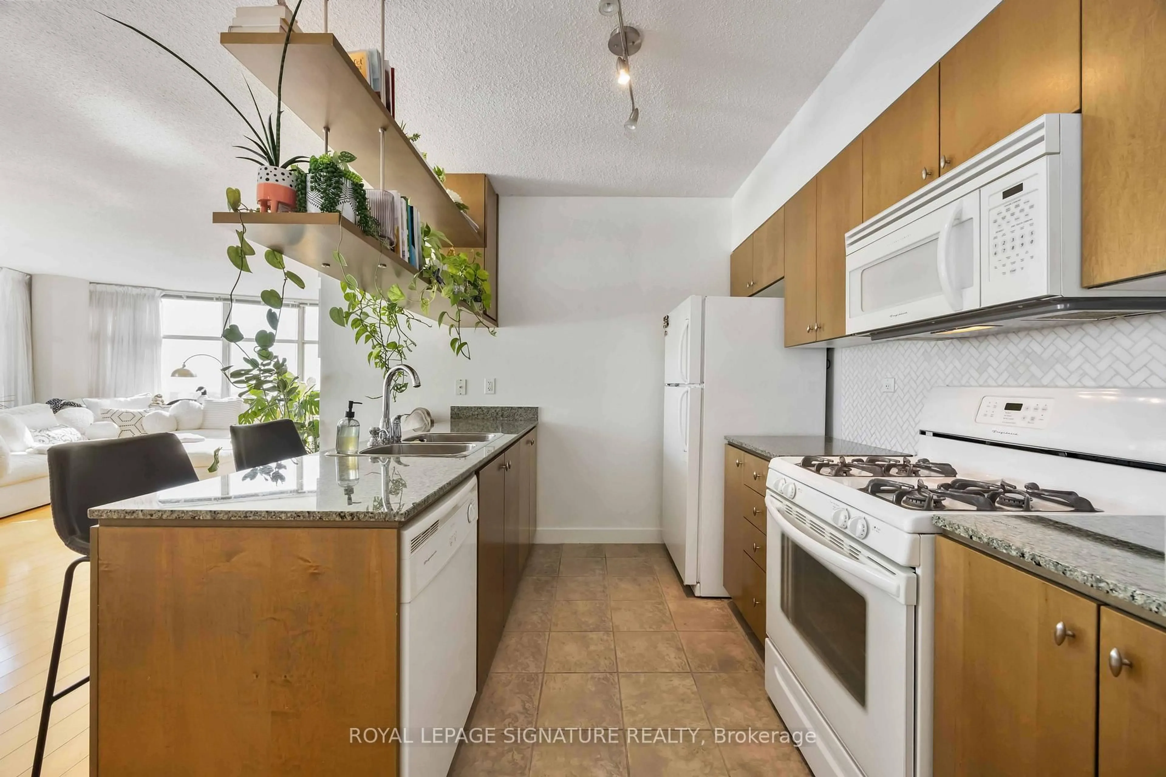 Standard kitchen, unknown for 35 Mariner Terr #3309, Toronto Ontario M5V 3V9