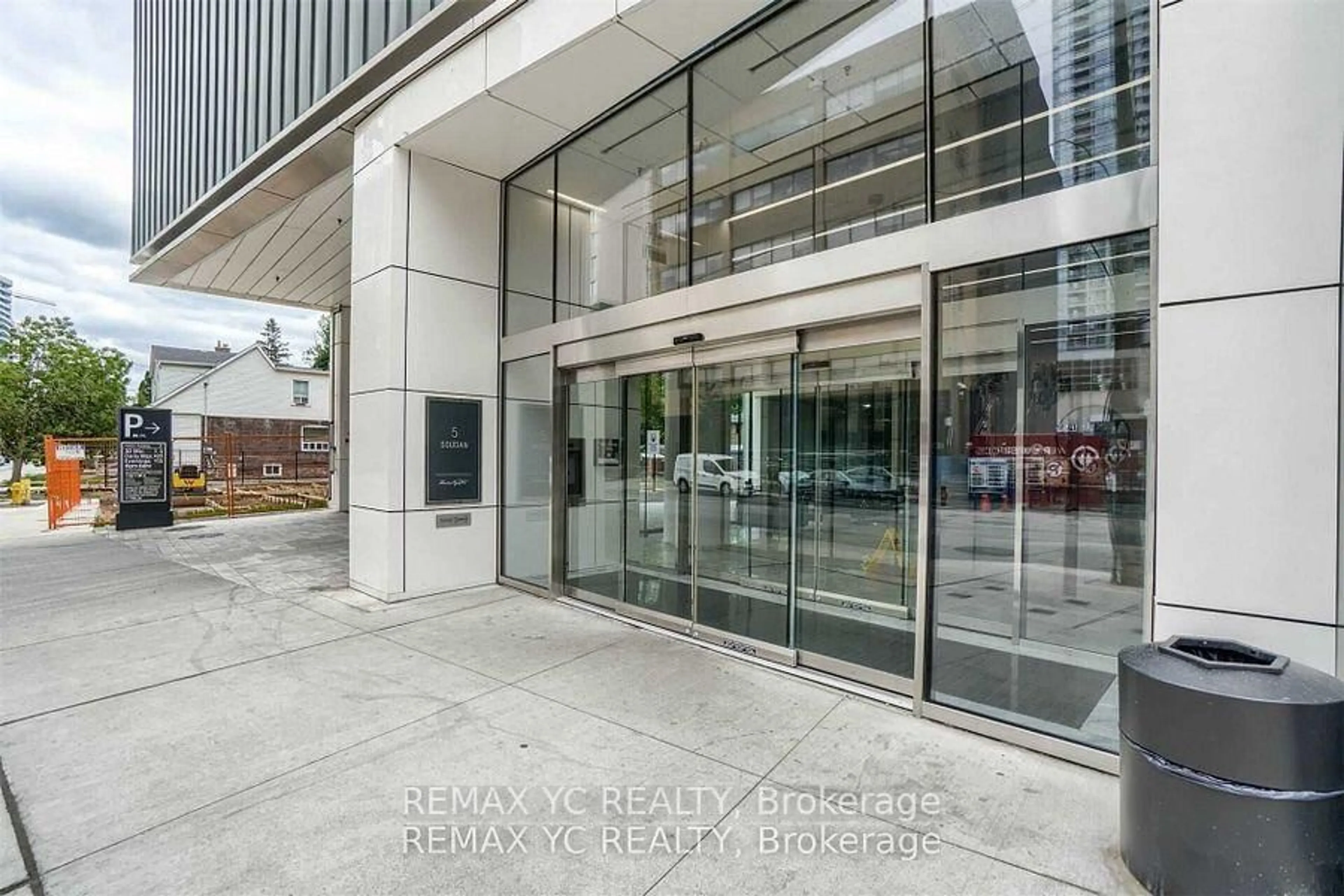 Indoor foyer for 5 Soudan Ave #2910, Toronto Ontario M4S 0B1
