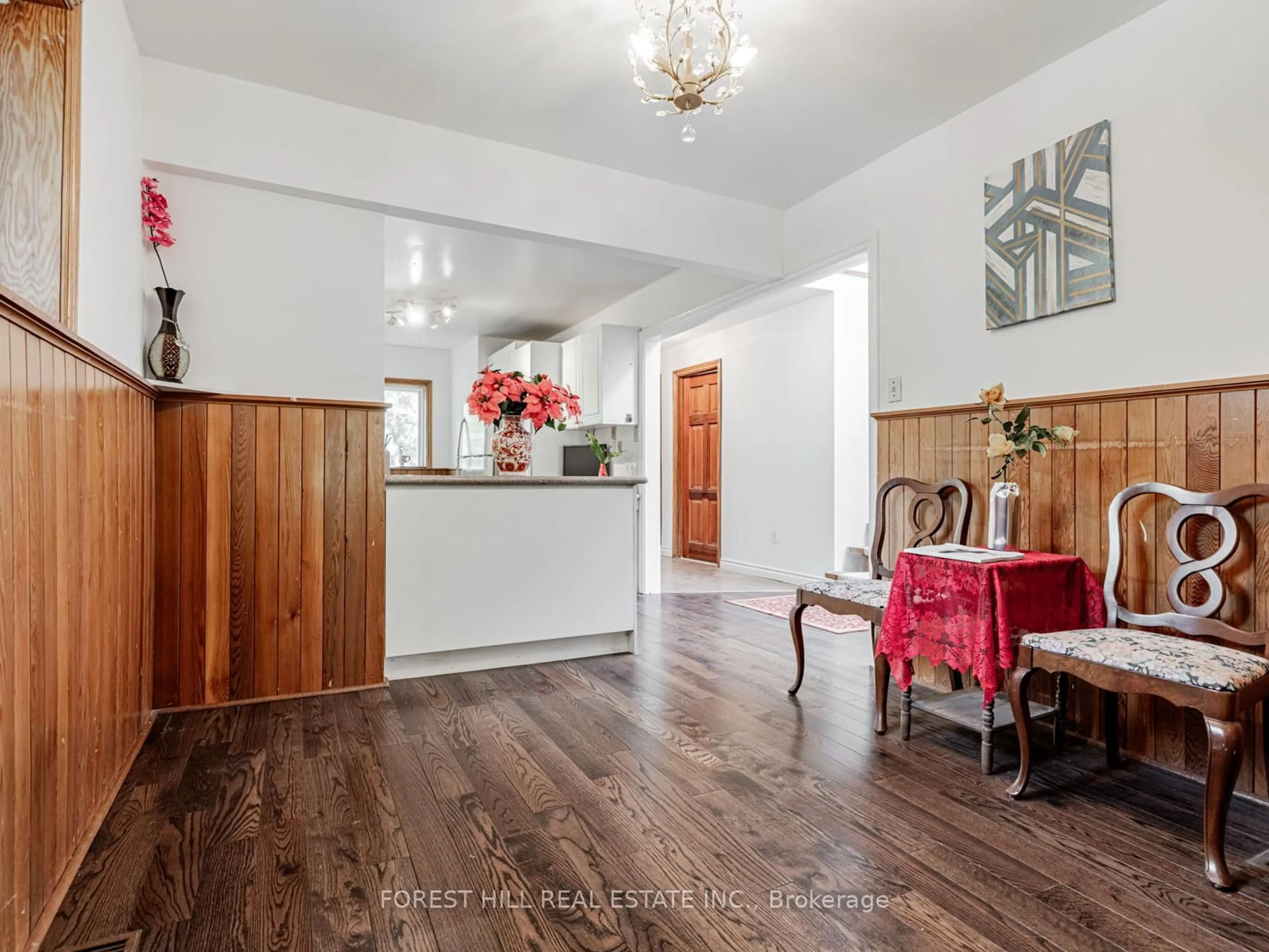 Indoor foyer for 309 Hillcrest Ave, Toronto Ontario M2N 3P5