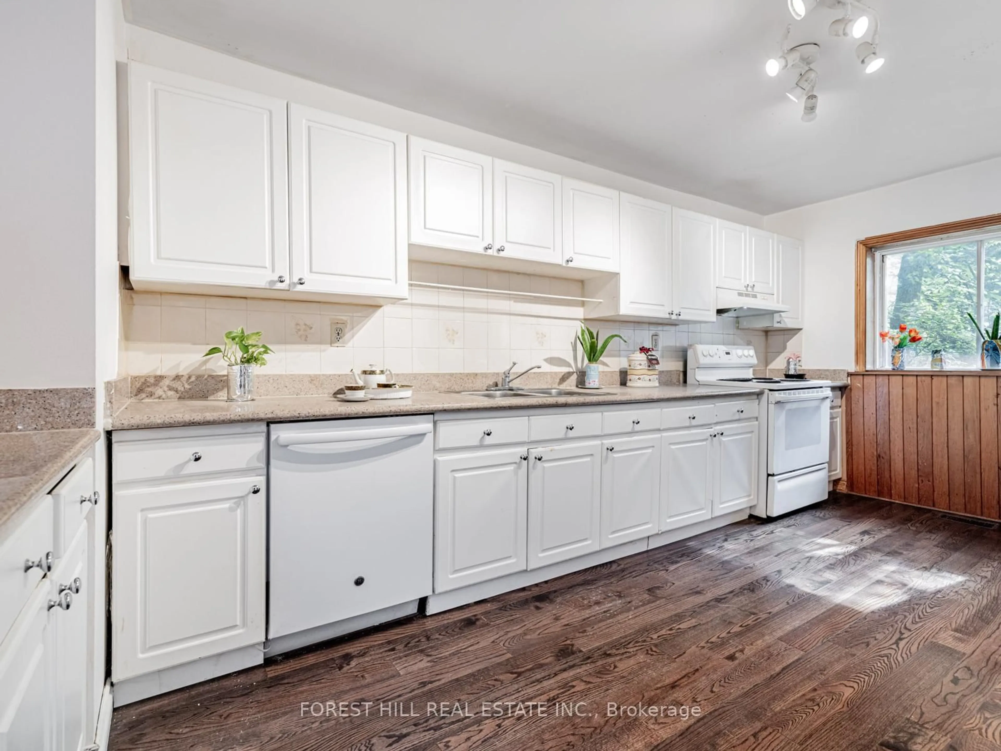 Open concept kitchen, ceramic/tile floor for 309 Hillcrest Ave, Toronto Ontario M2N 3P5