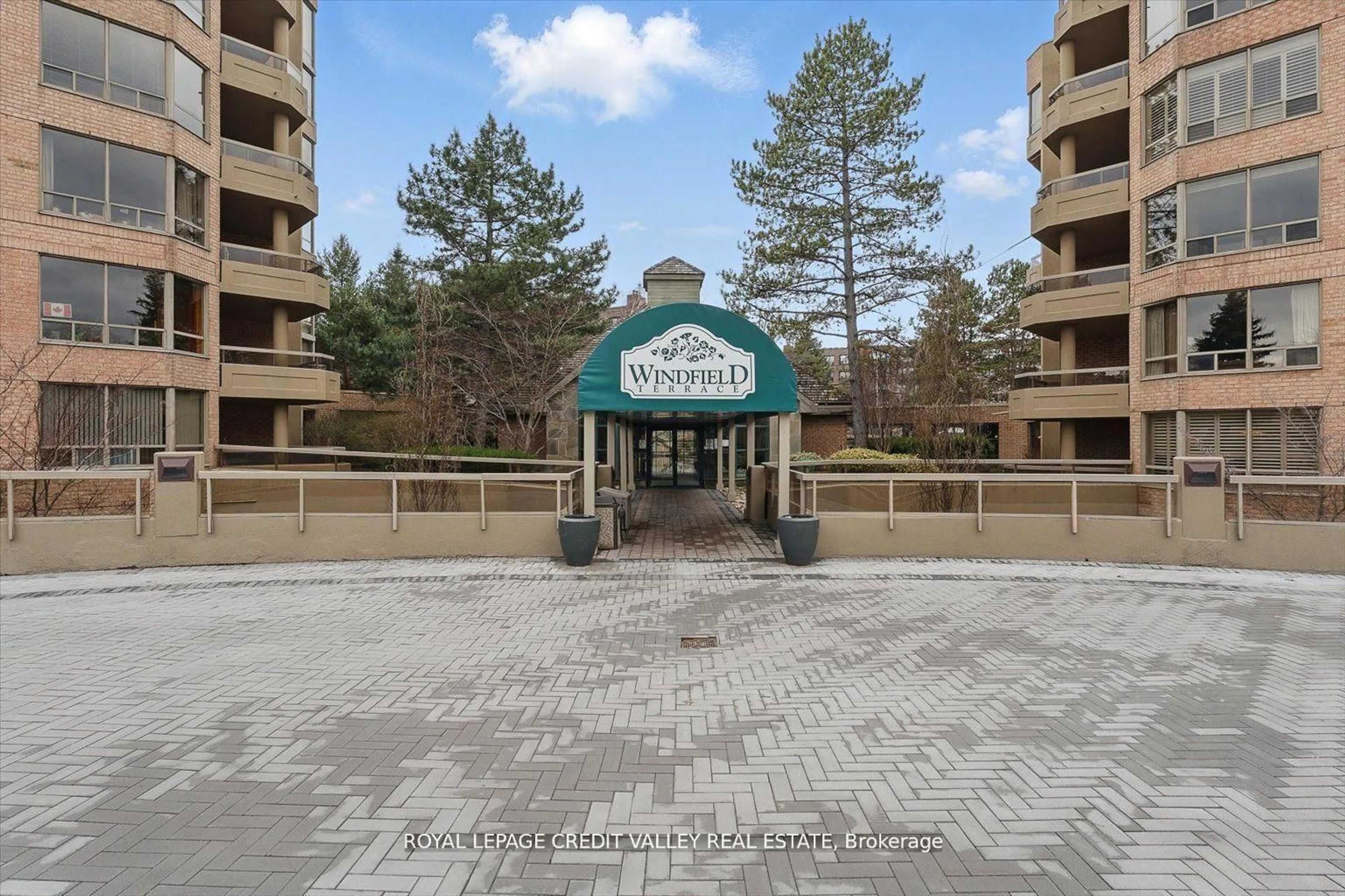 Indoor foyer for 1200 Don Mills Rd #507, Toronto Ontario M3B 3N8
