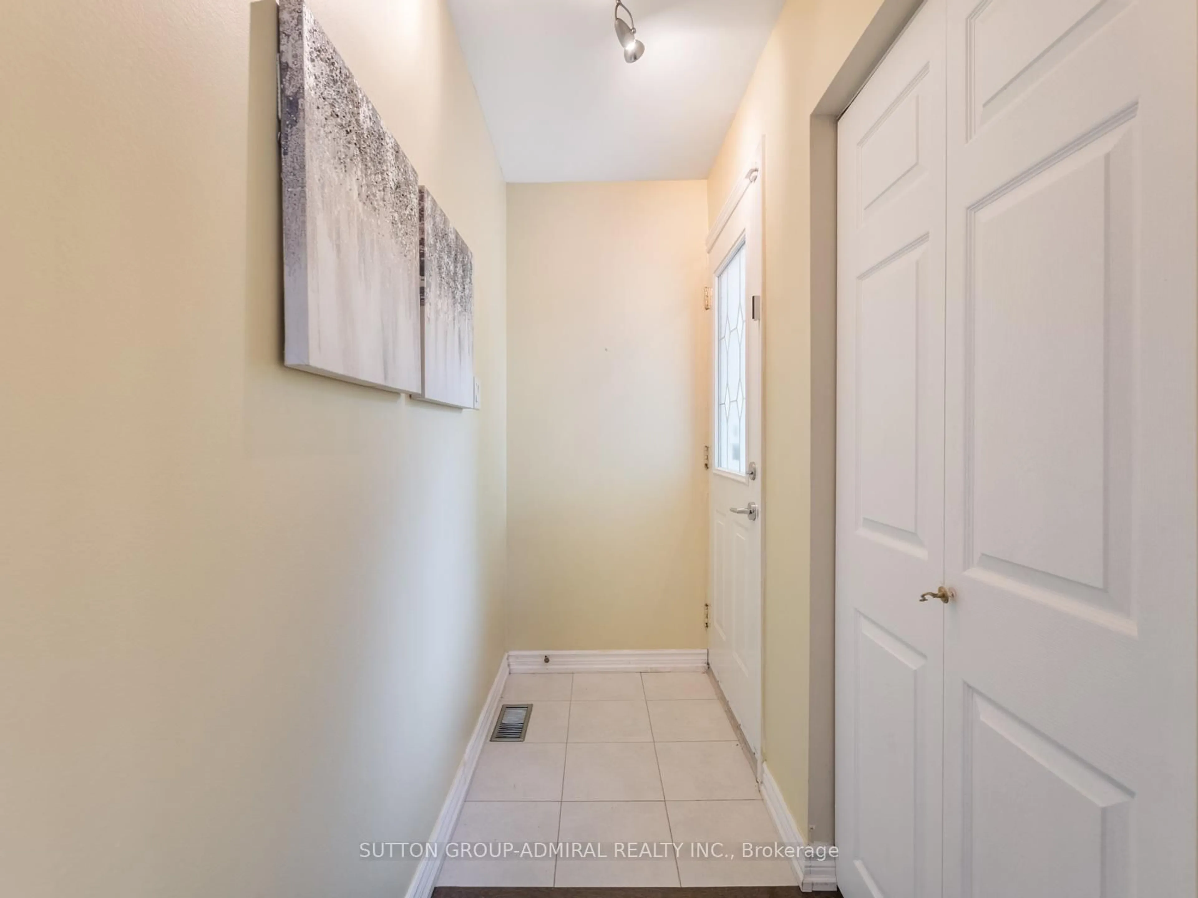 Indoor entryway for 135 Elise Terr, Toronto Ontario M2R 2W9